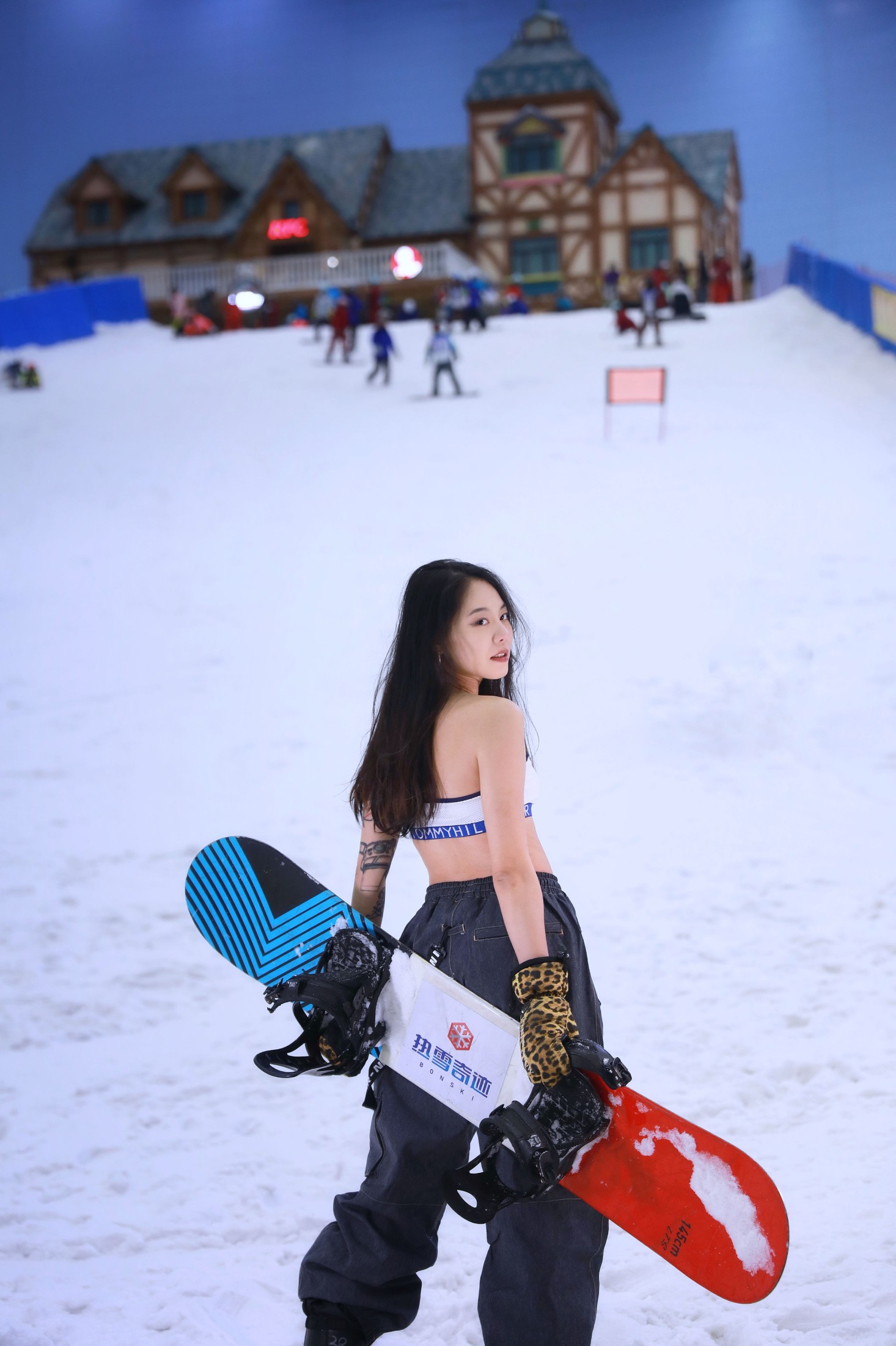 Gigi – 《雪场热辣滑手》[19P]