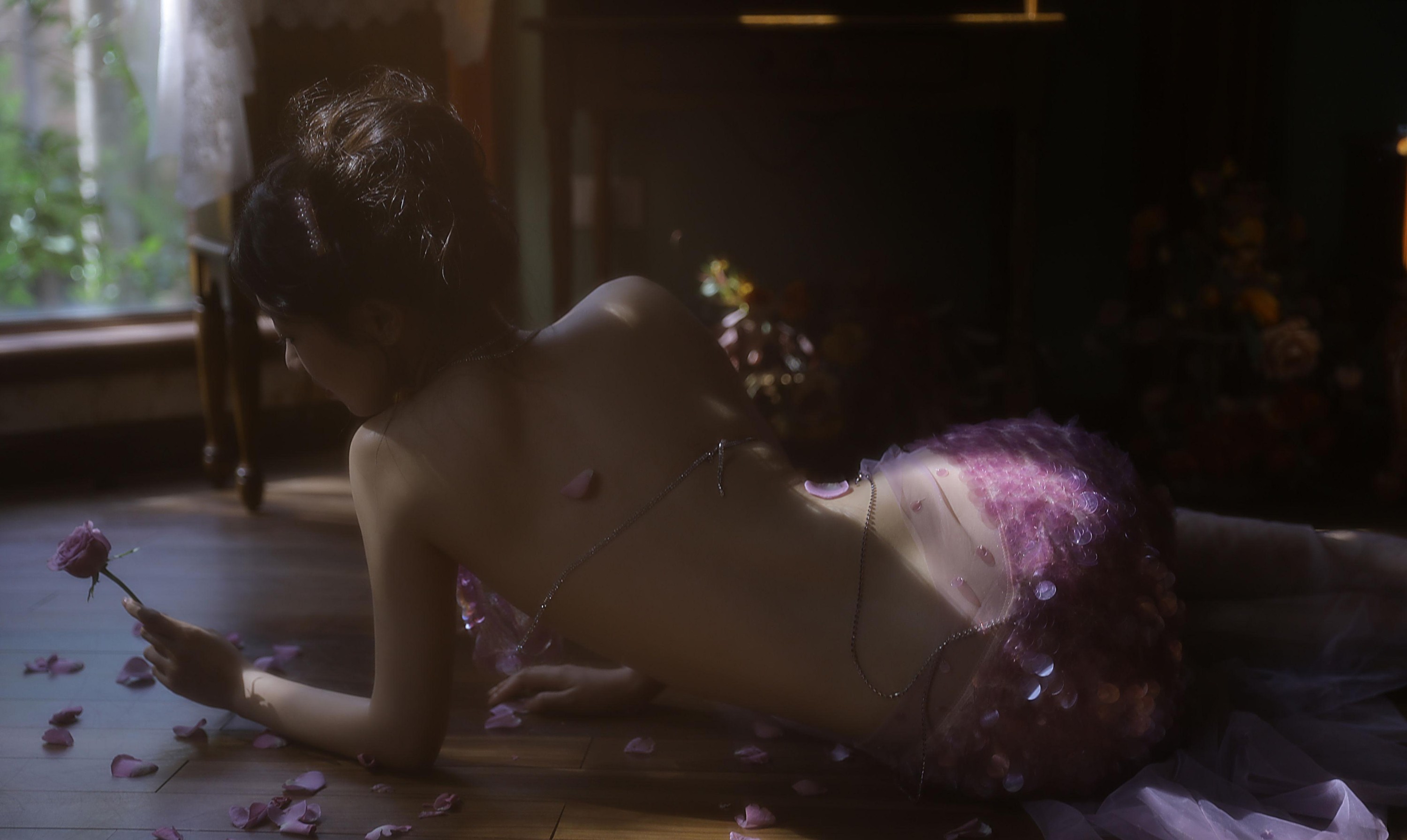 鹿尾儿儿 – 《紫》[13P]