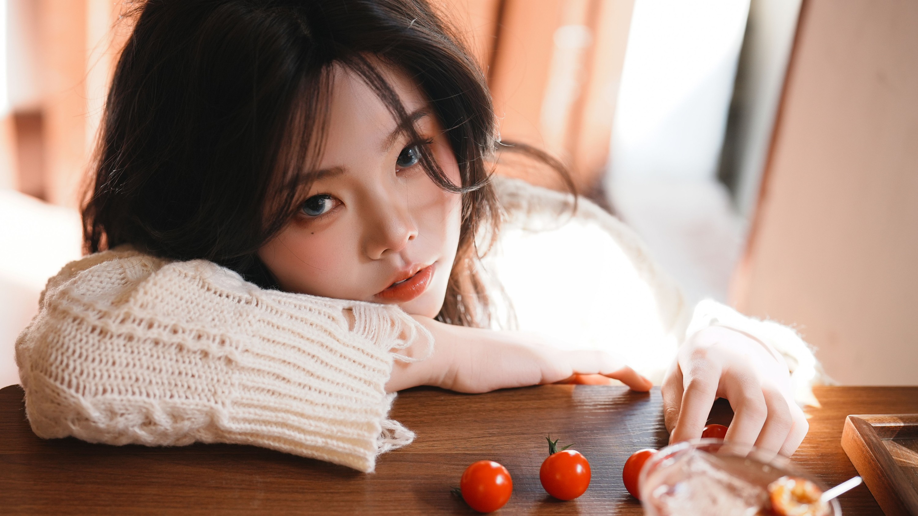 乐迪 – 《室内番茄写真》[13P]