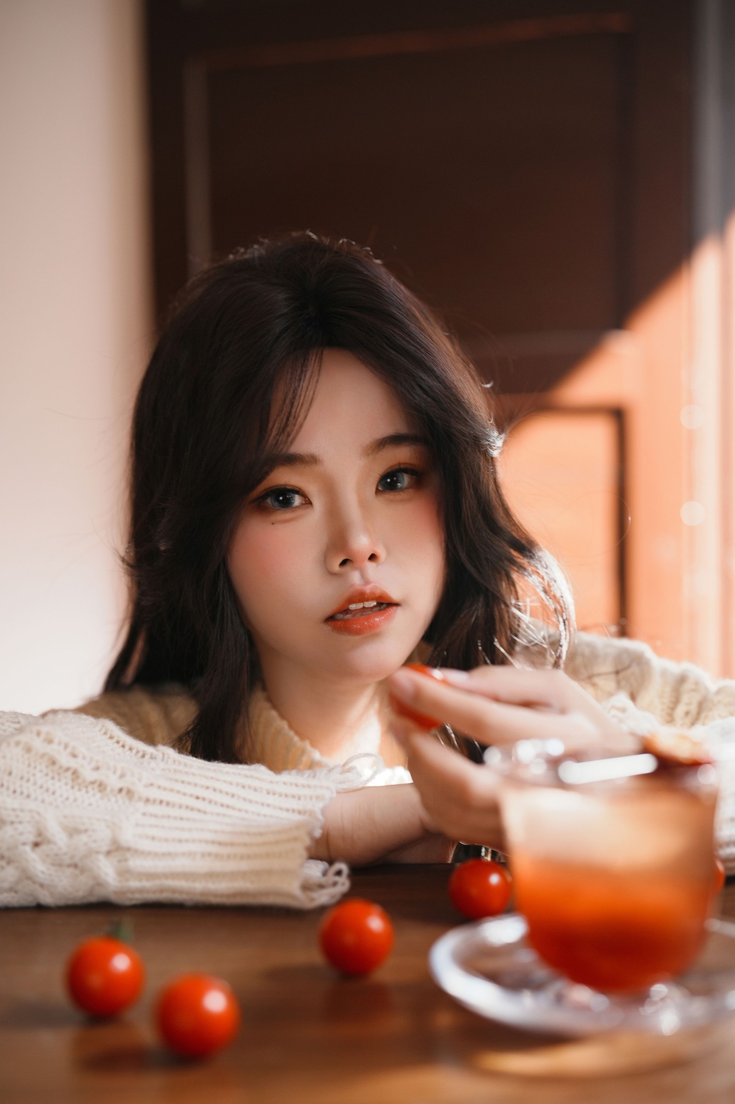 乐迪 – 《室内番茄写真》[13P]