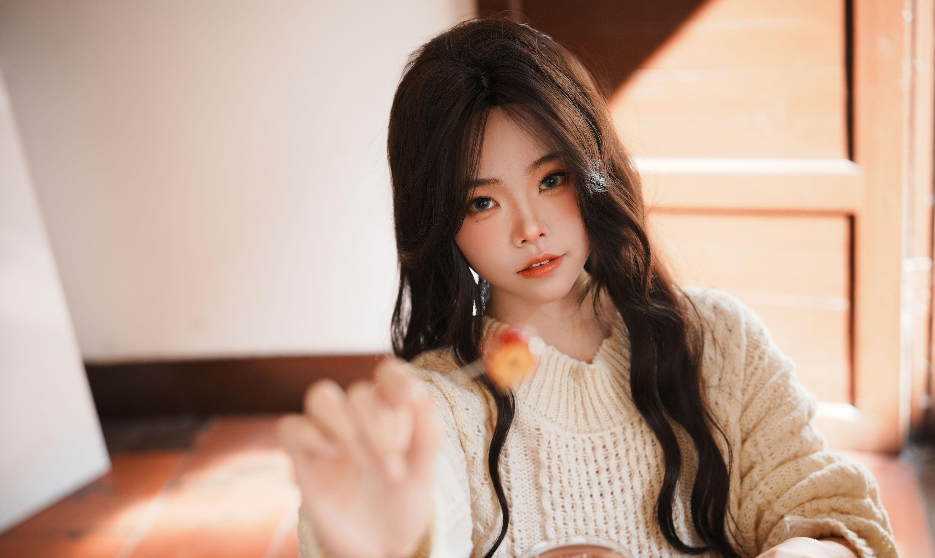 乐迪 – 《室内番茄写真》[13P]