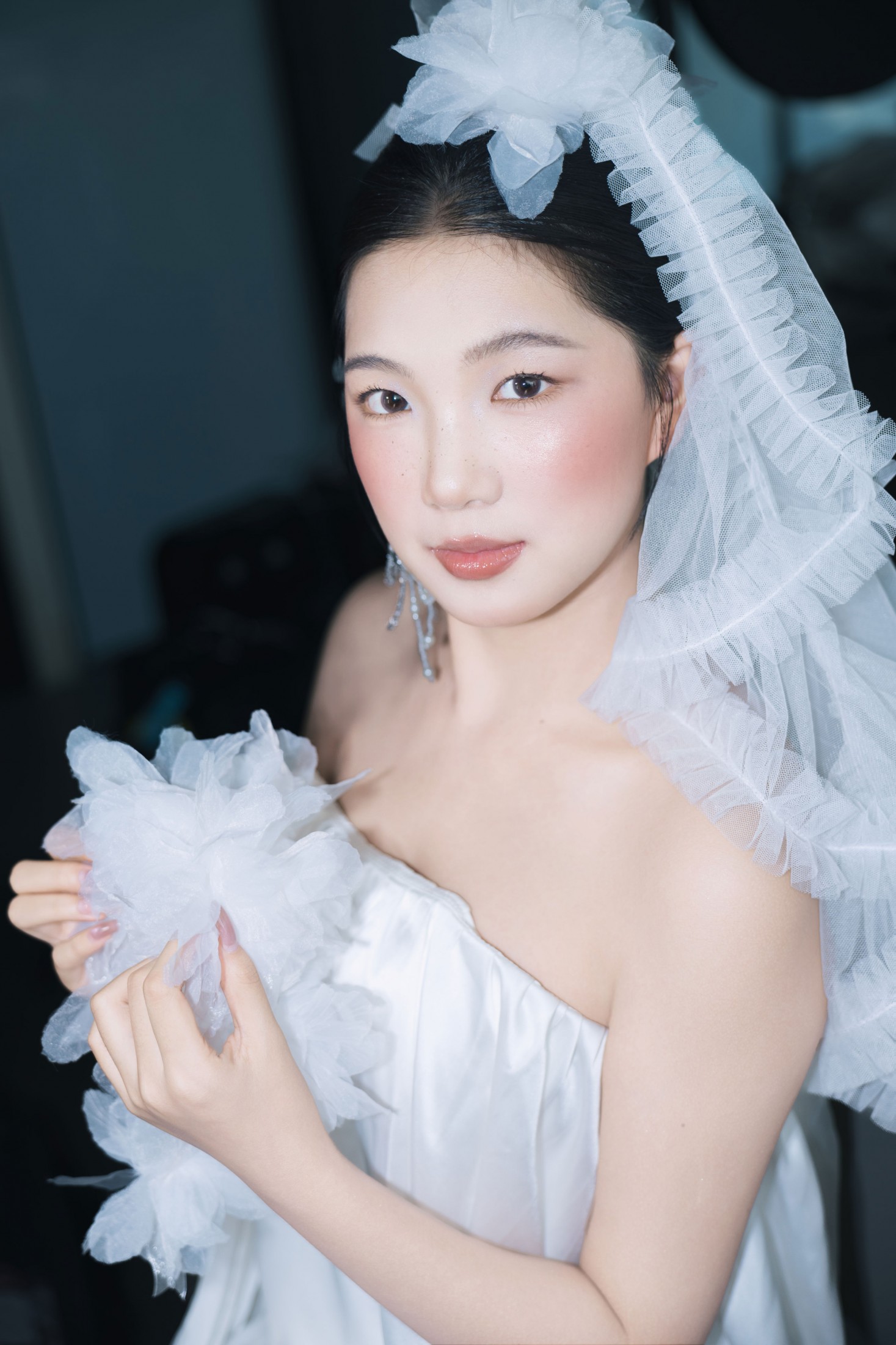 光影邂逅白裙的瞬间