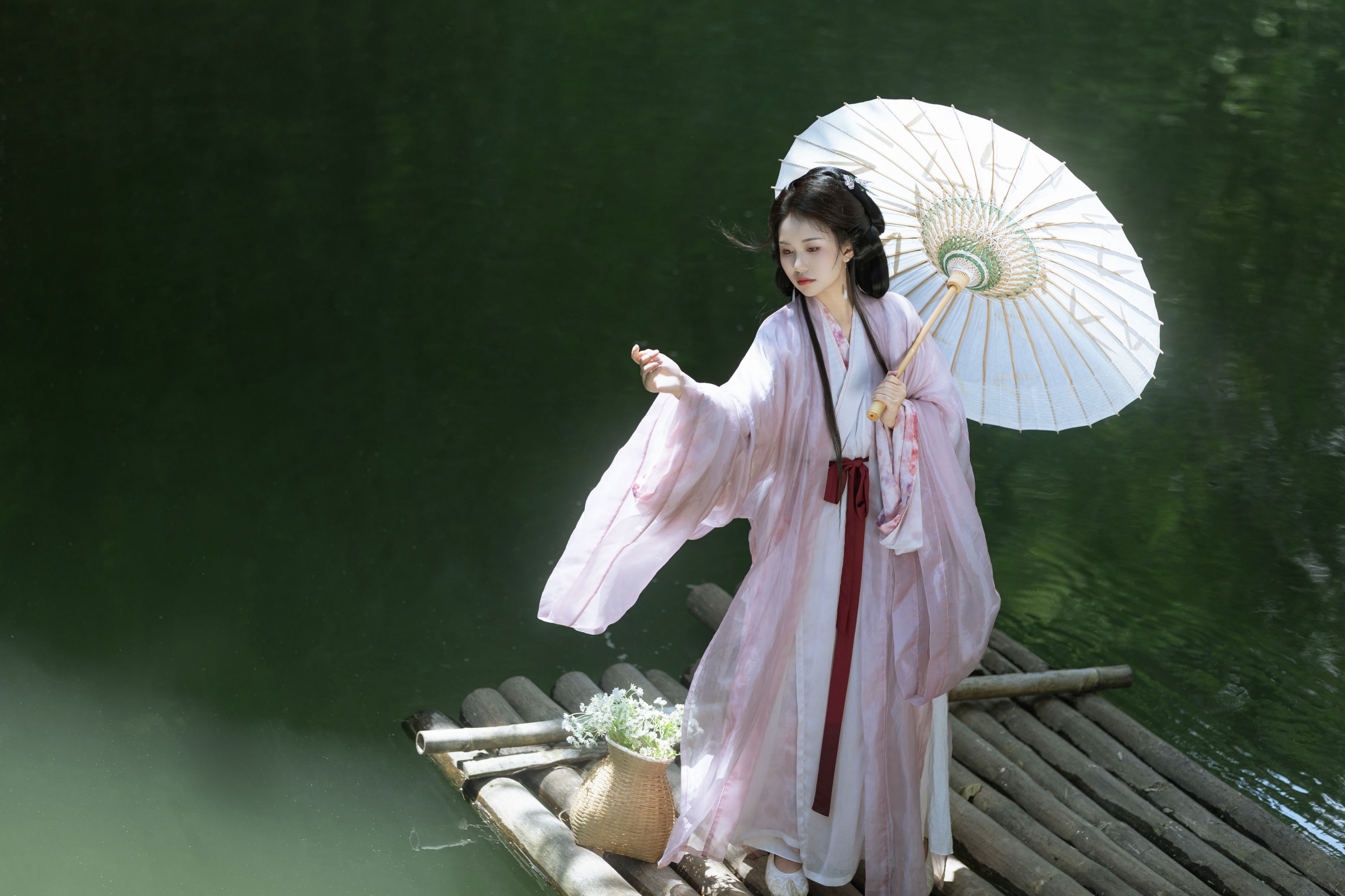 洁洁 – 《山水之间》[22P]
