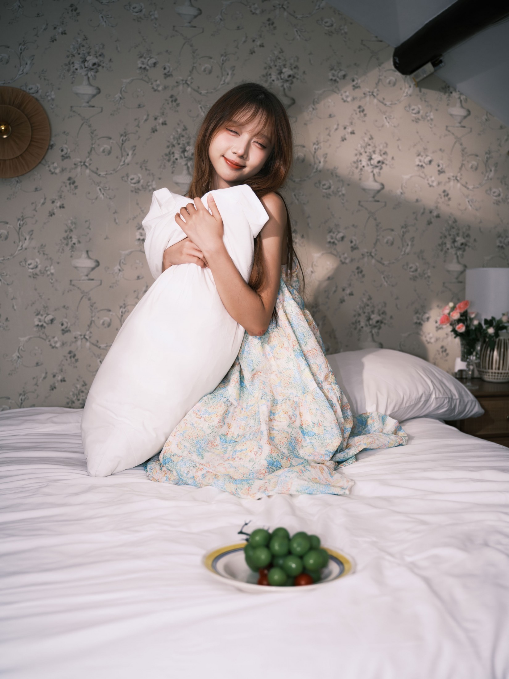 起床梳洗的阁楼少女