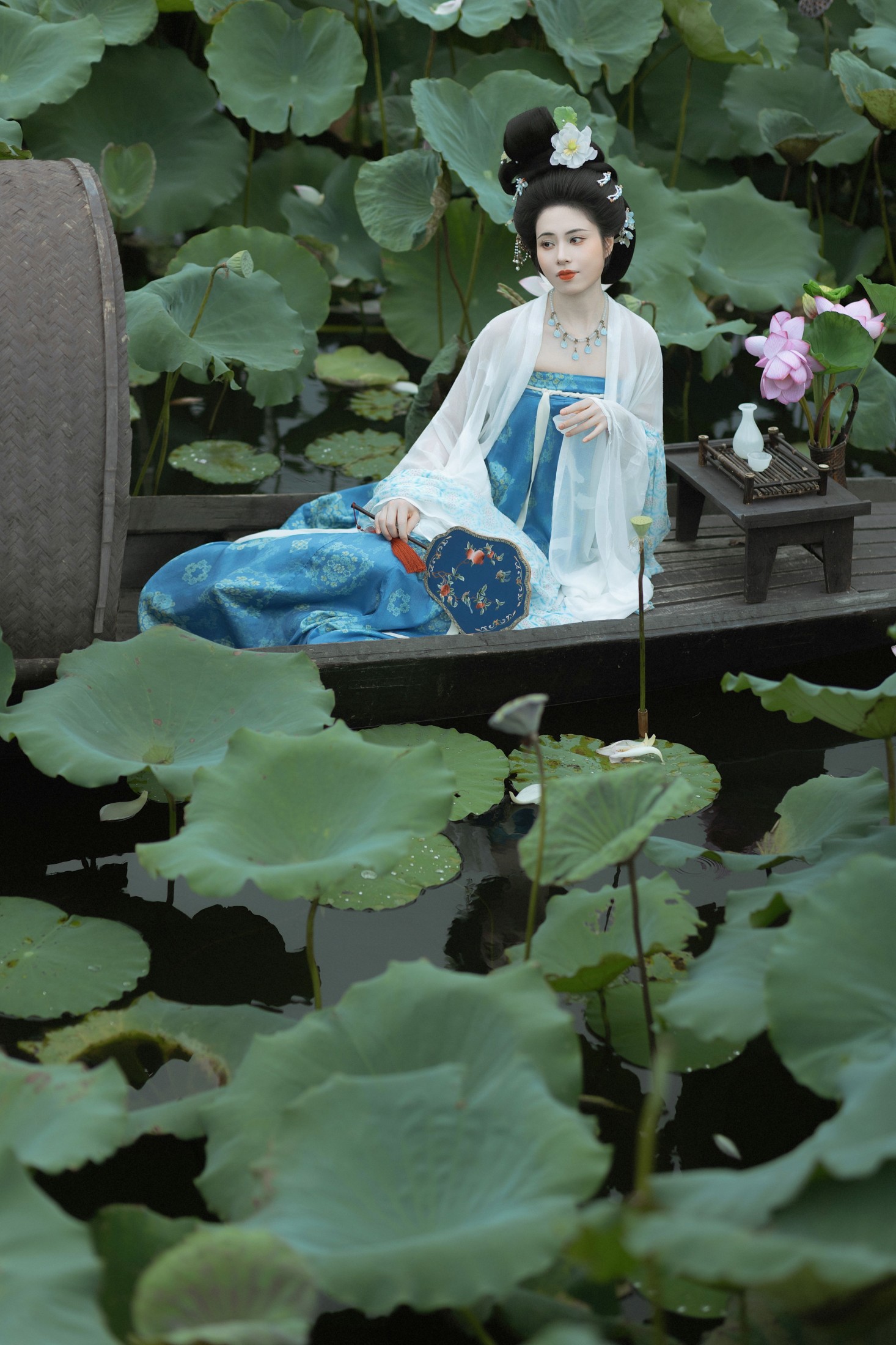 猫酱 – 《荷间独酌》[44P]