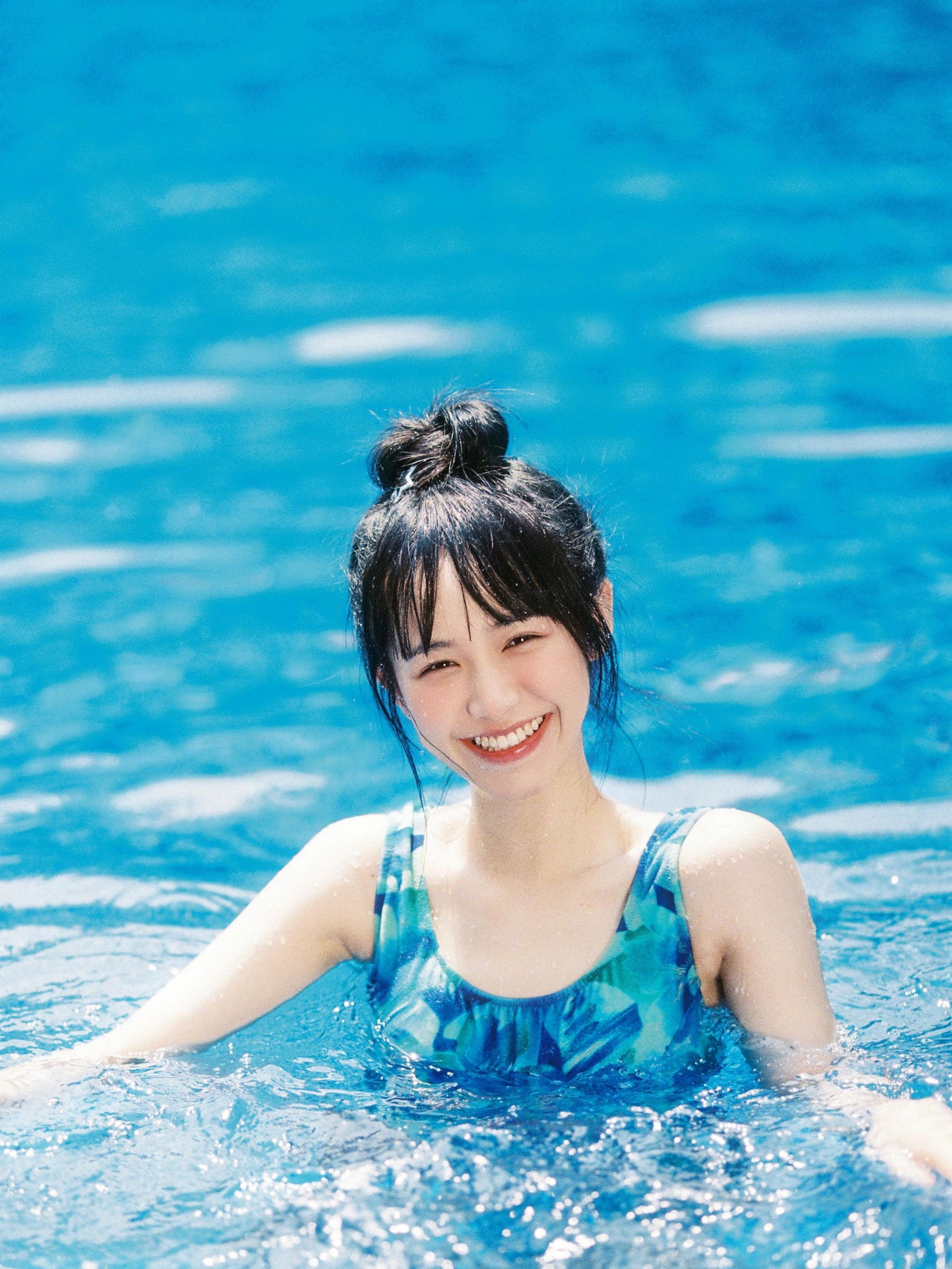 快乐苏苏 – 《夏日泳池》[15P]