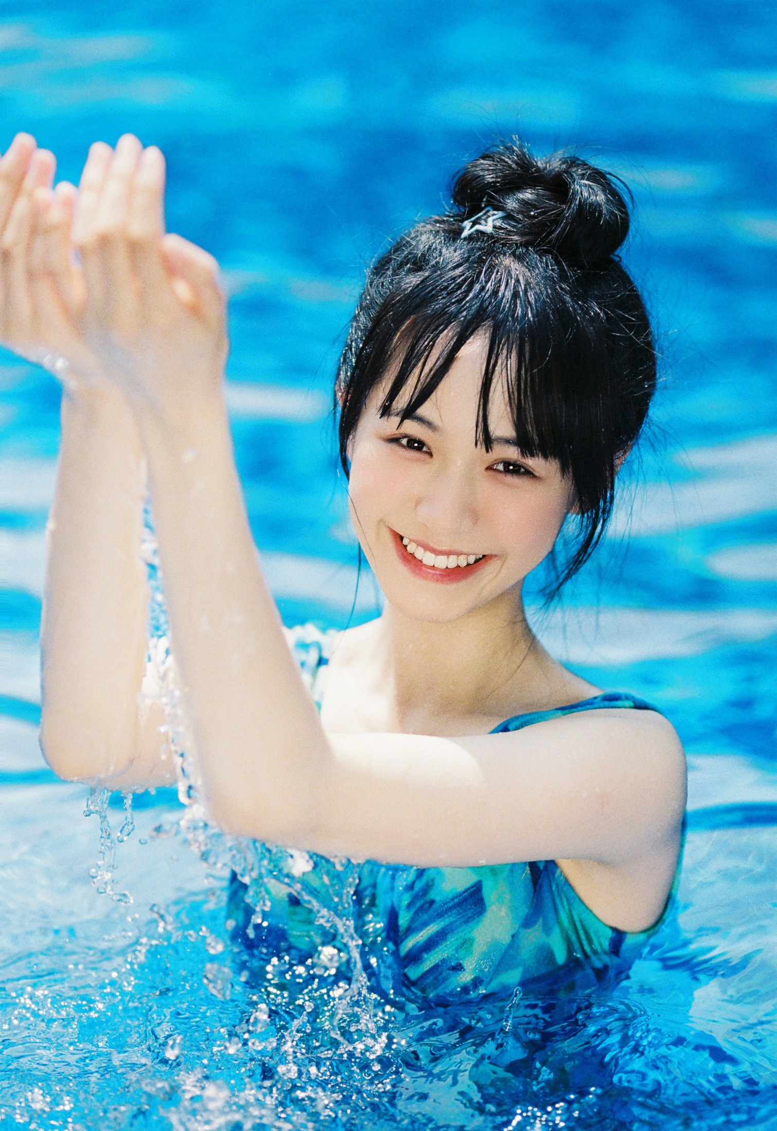 快乐苏苏 – 《夏日泳池》[15P]