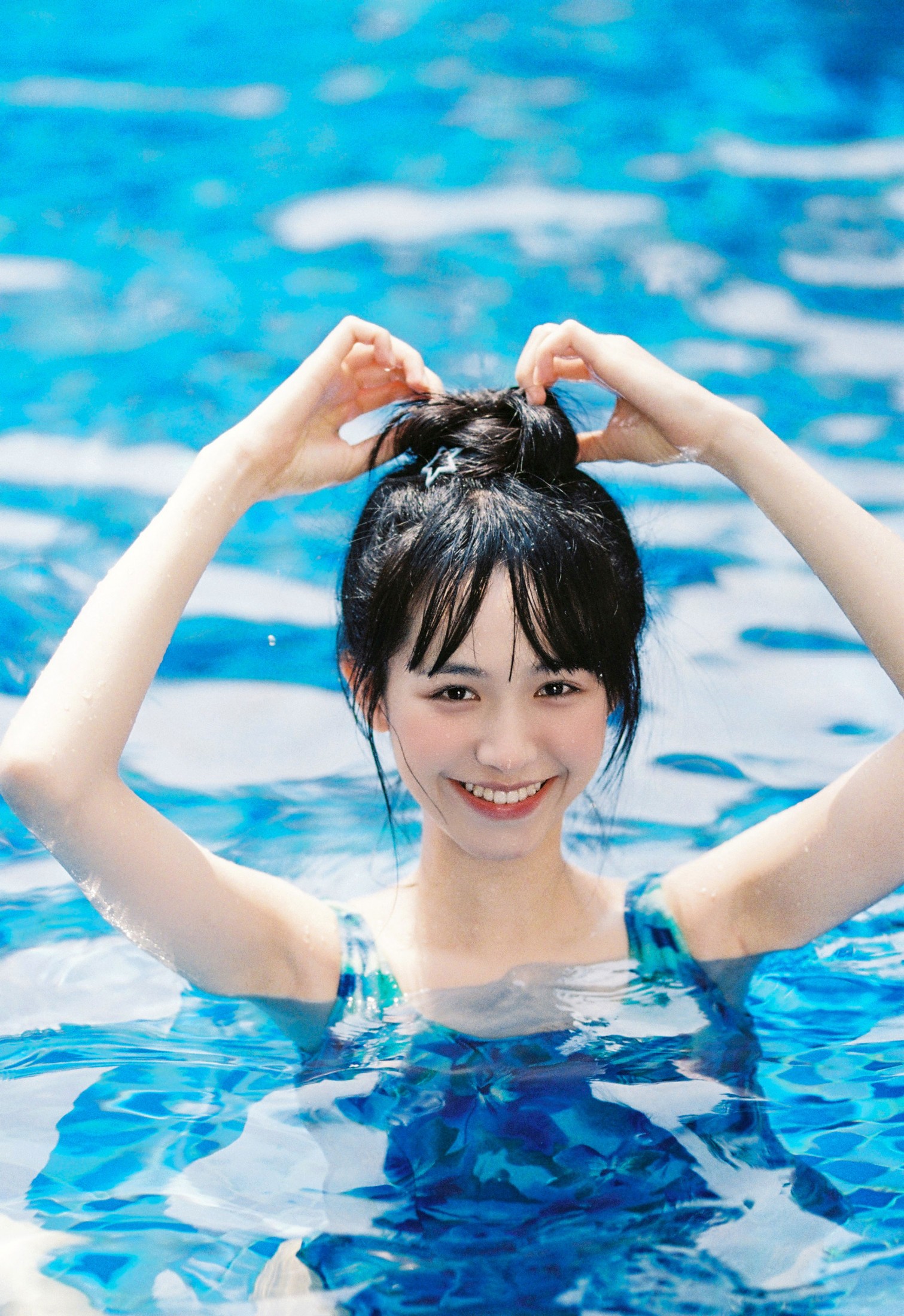 快乐苏苏 – 《夏日泳池》[15P]