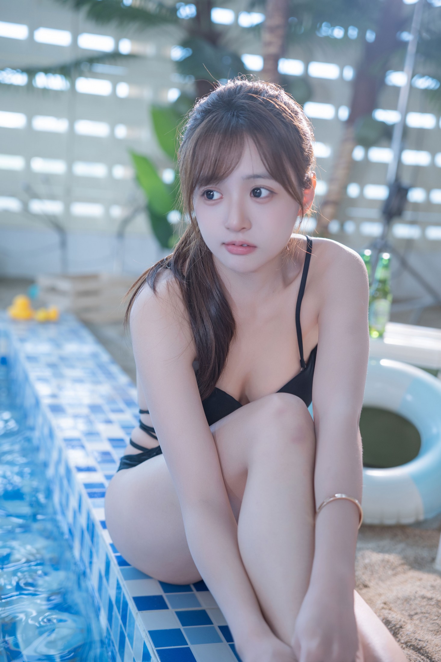 小亿 – 《夏日泳池边的浪漫邂逅》[43P]