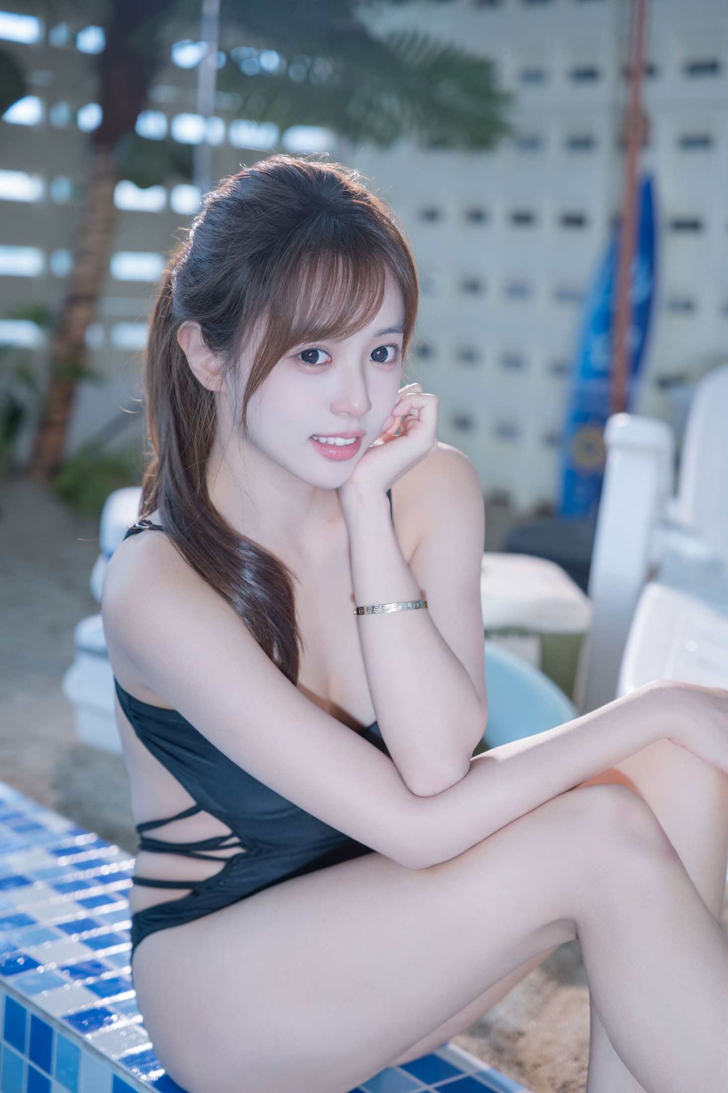 小亿 – 《夏日泳池边的浪漫邂逅》[43P]