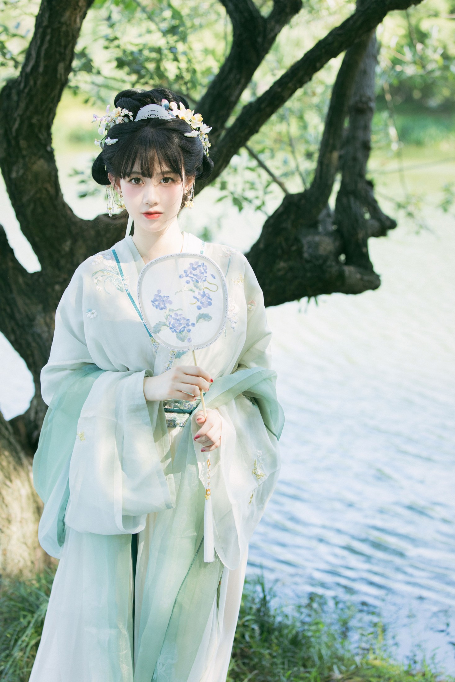 夏早日初长,南风草木香