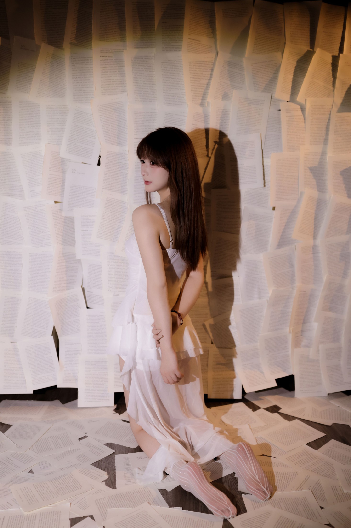 LILY – 《书页白裙》[24P]