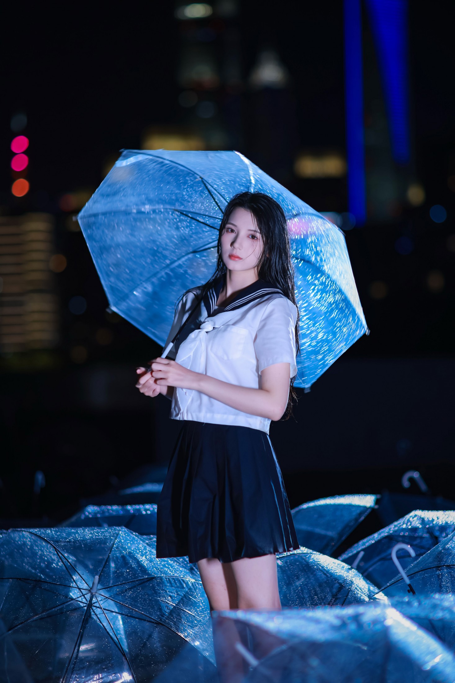 雨落时,心跳是伞面的碎光