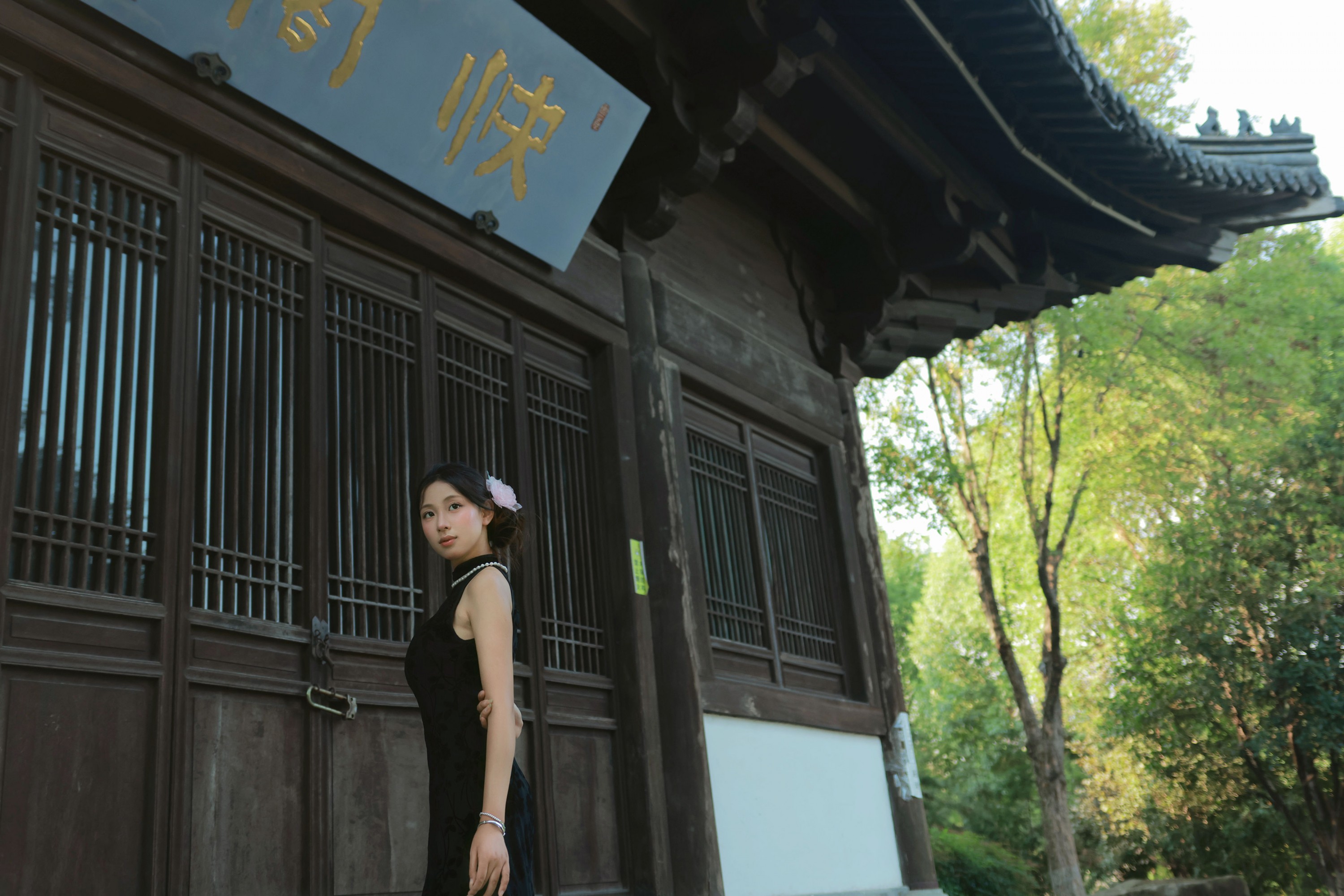 小u – 《湖边旗袍》[46P]