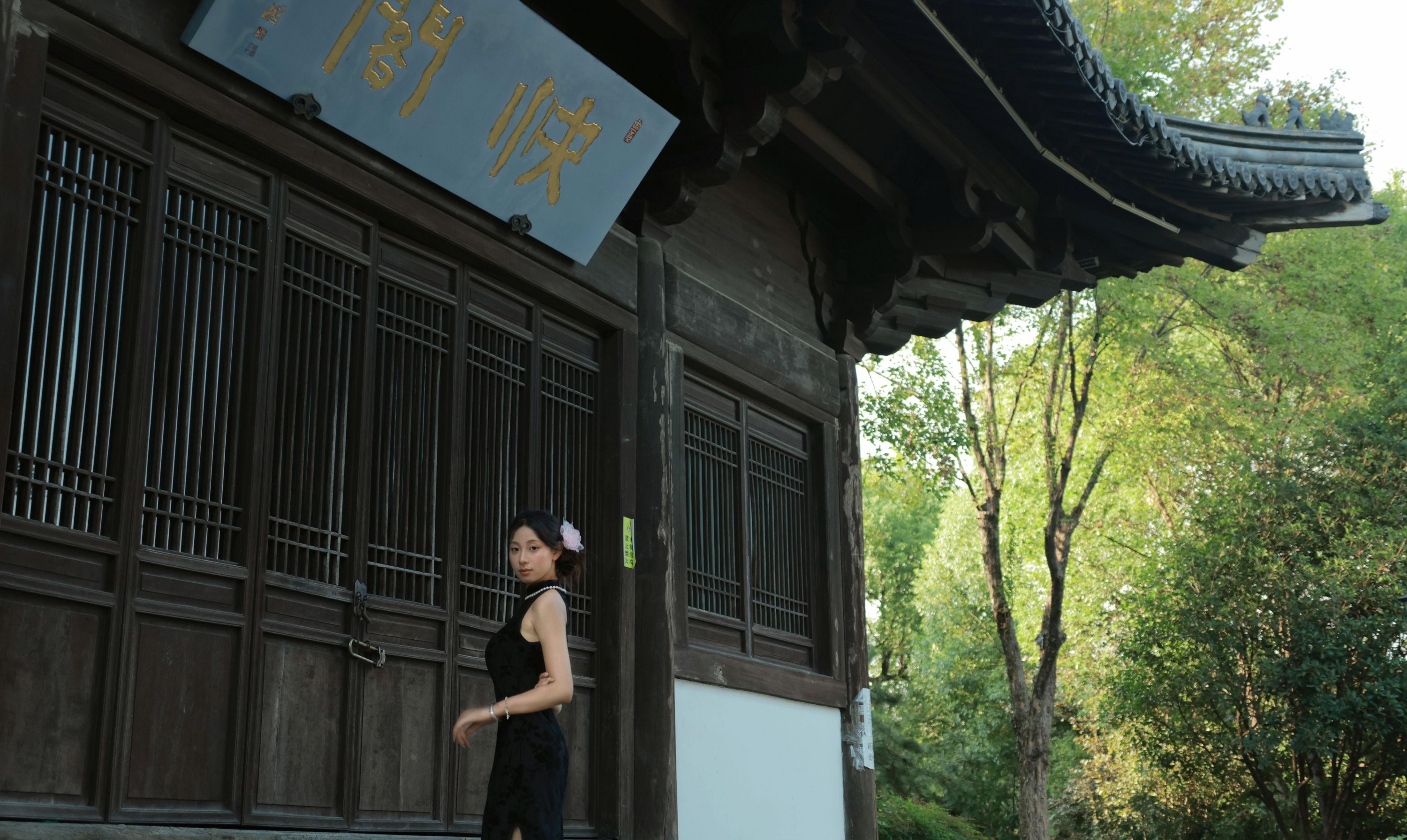 小u – 《湖边旗袍》[46P]