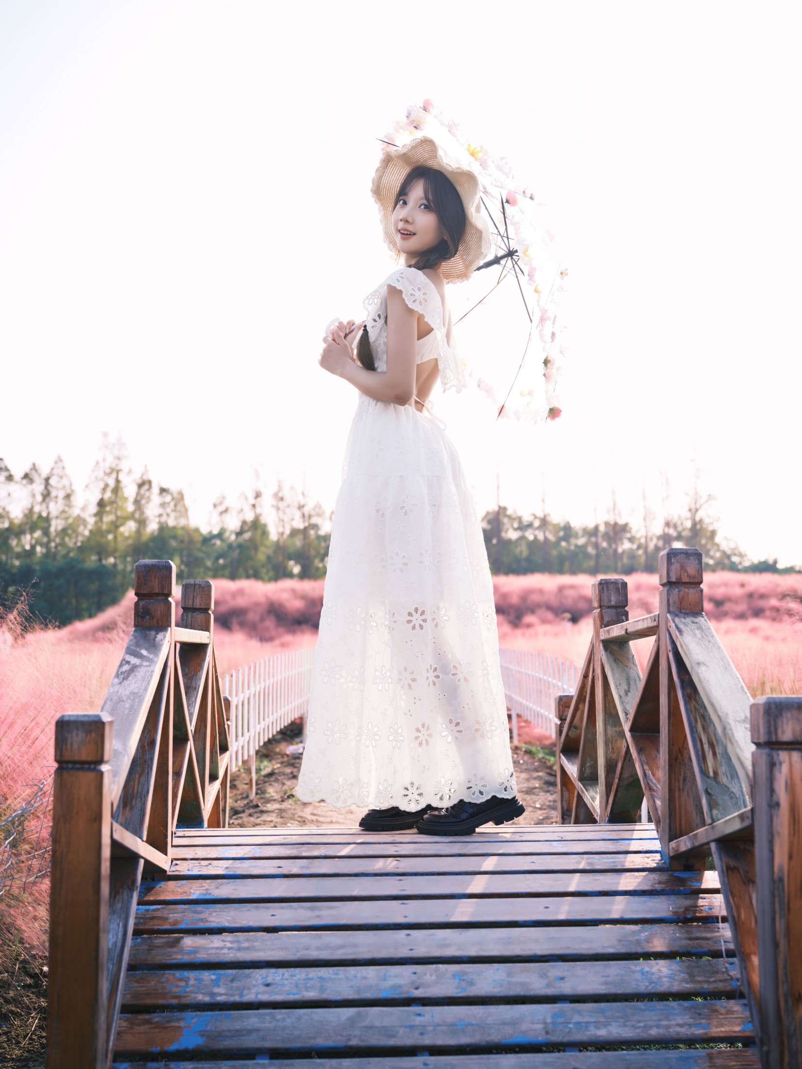 粉黛公园白裙娘