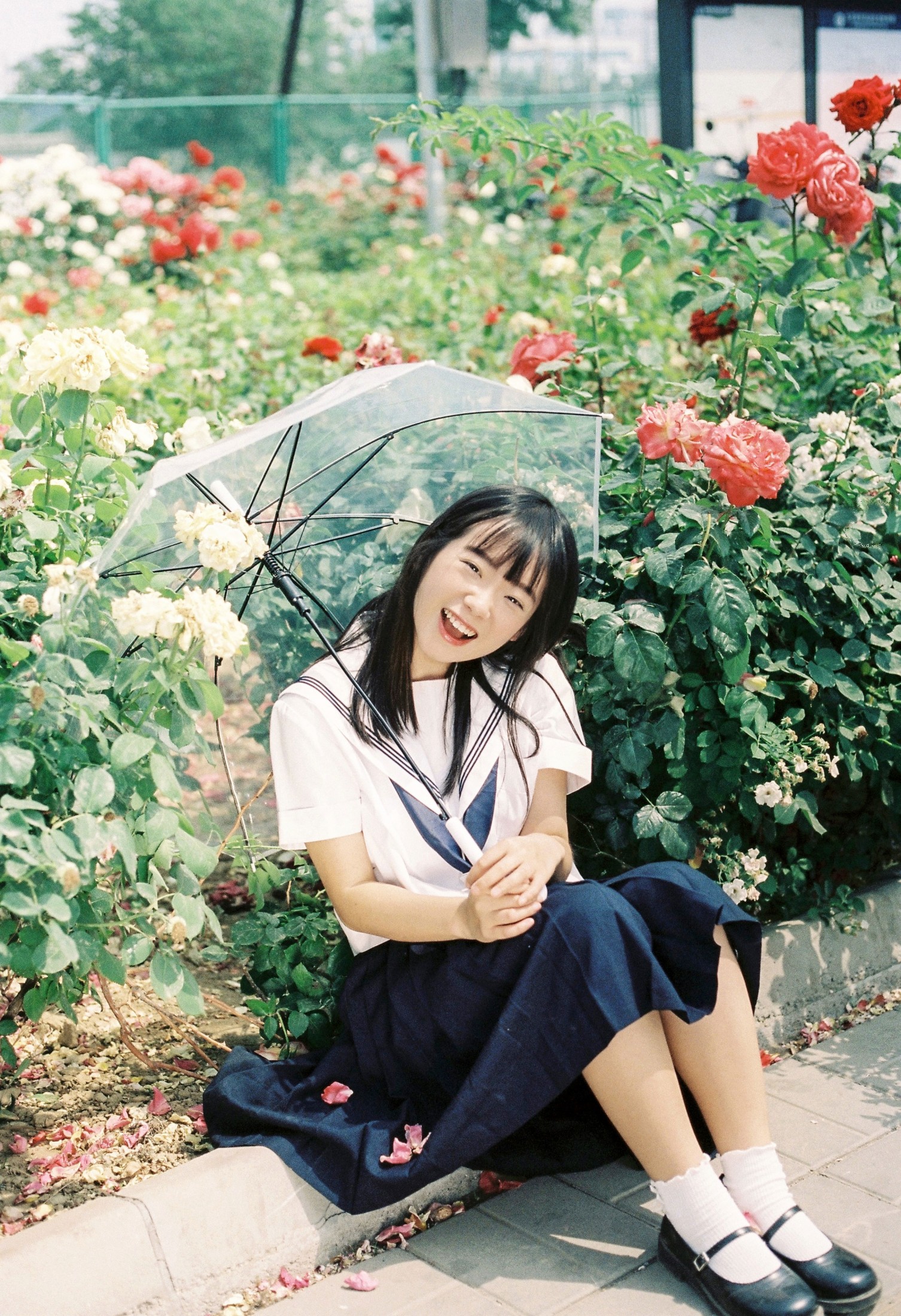 花和制服少女