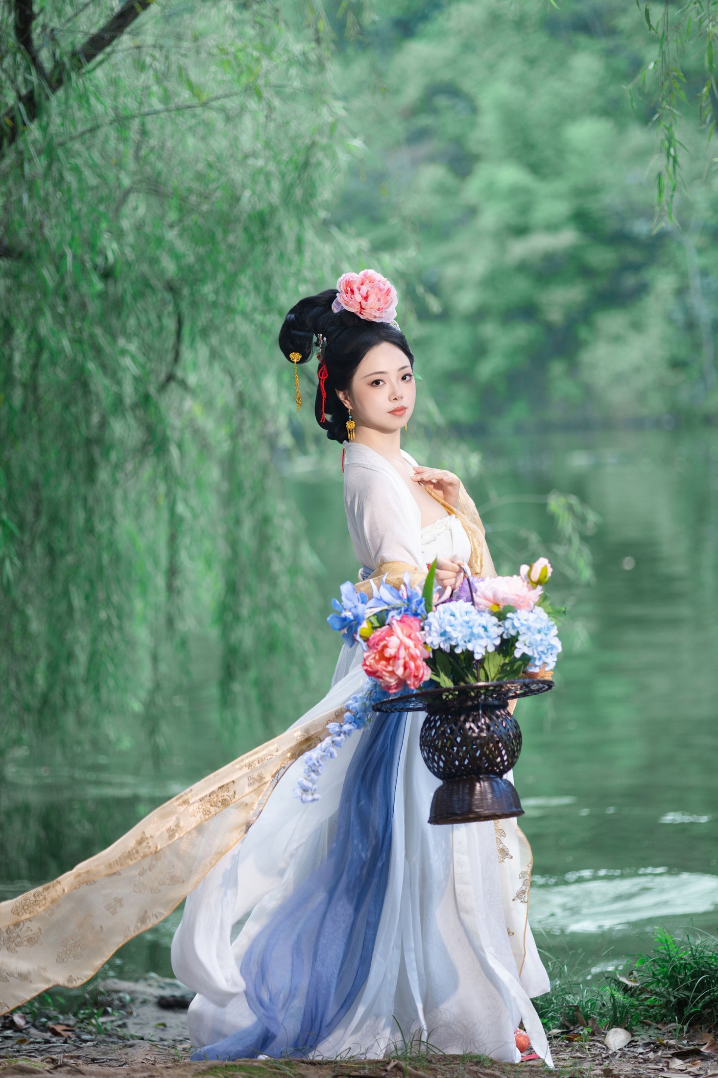 白伯骅仕女图仿妆