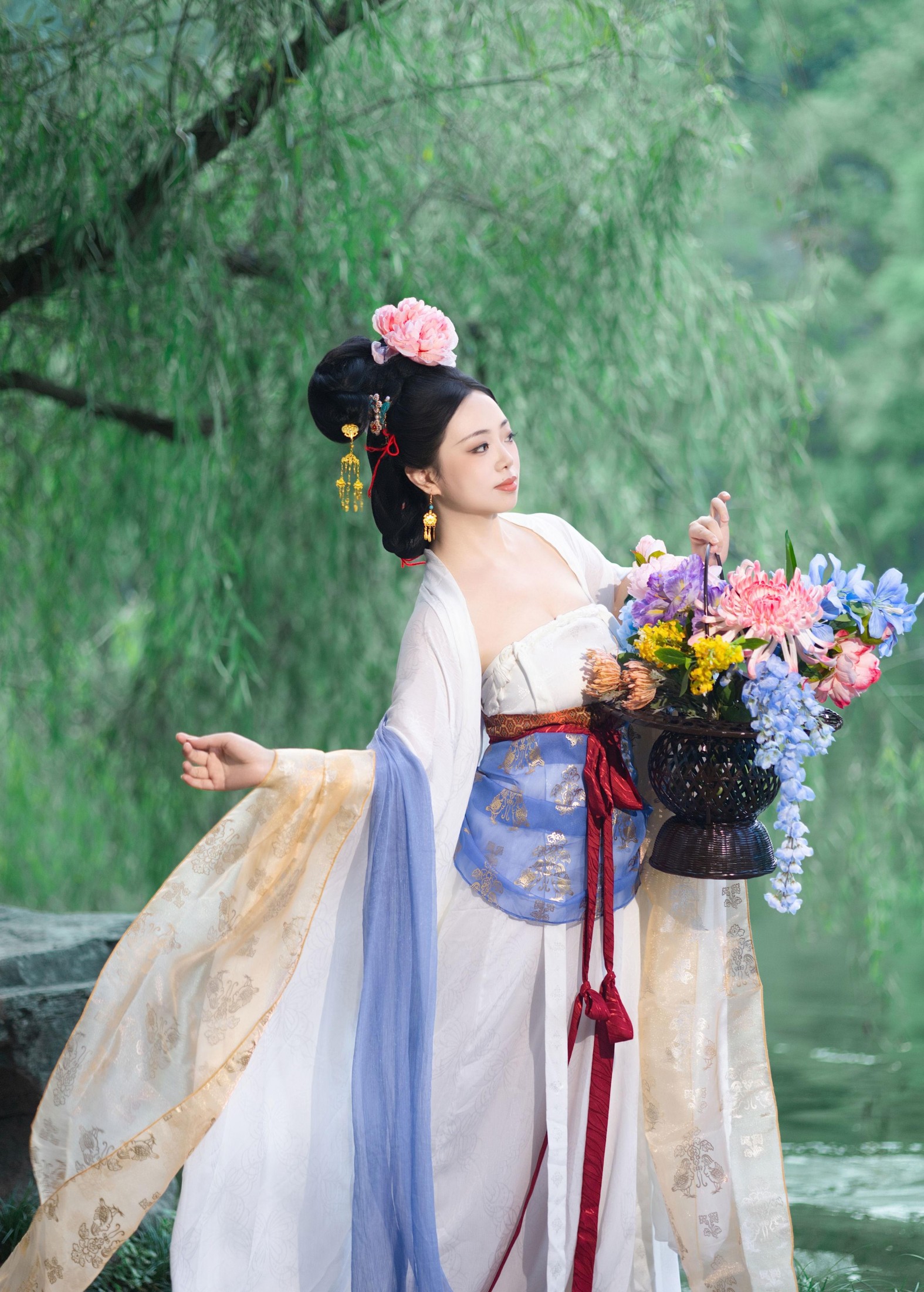 – 《白伯骅仕女图仿妆》[12P]