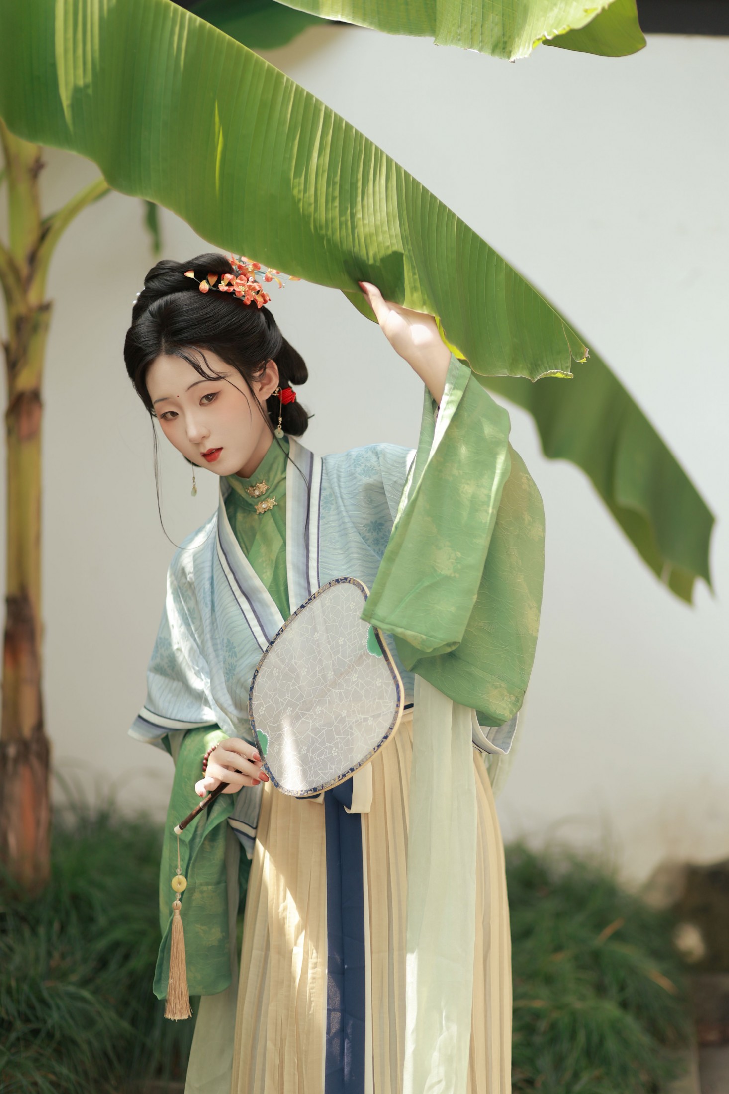 秦卿卿 - 《黛眉轻扫远山春，杏眼流波月作神》[9P]