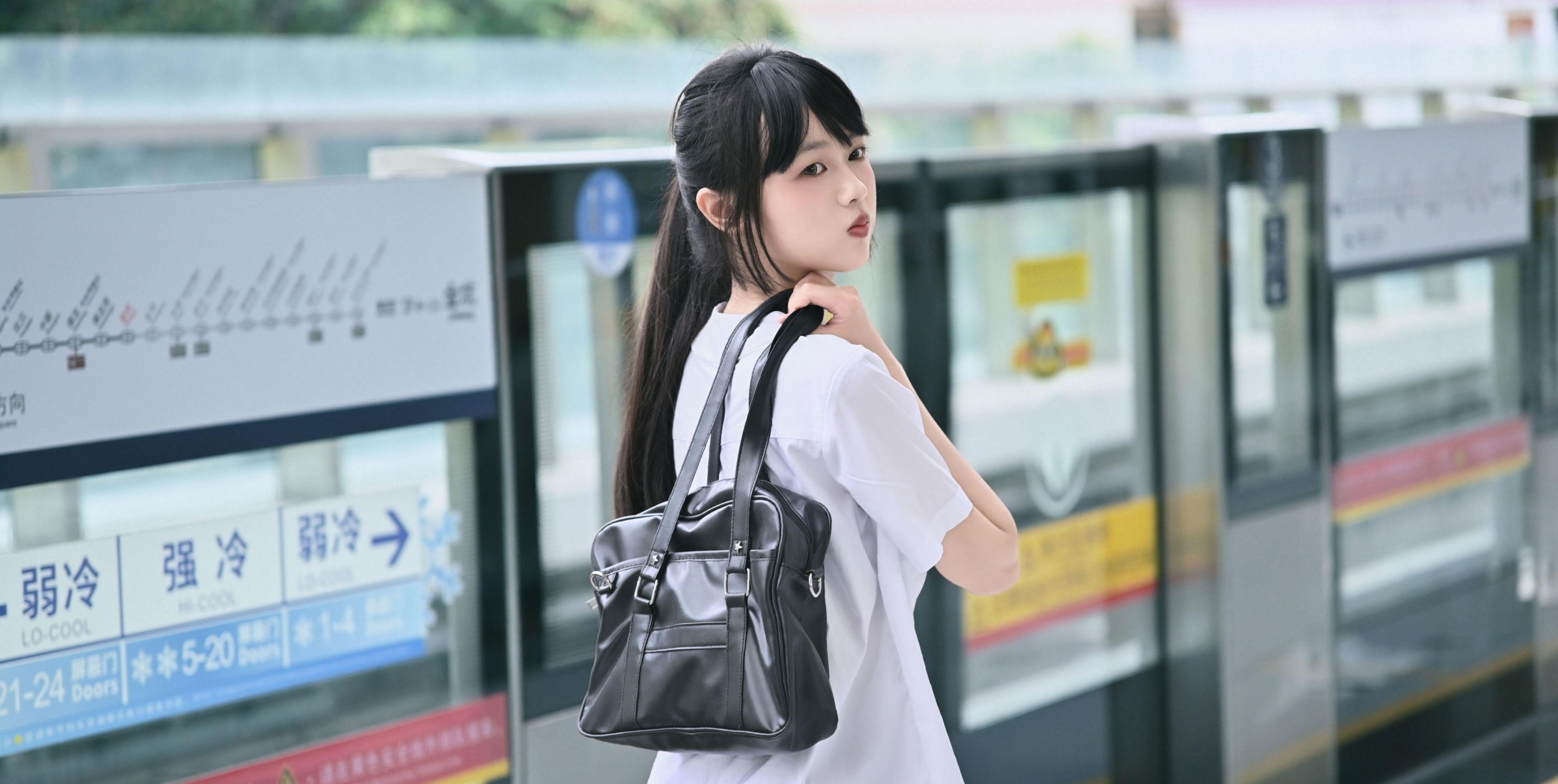 《地铁站拍摄》[9P]