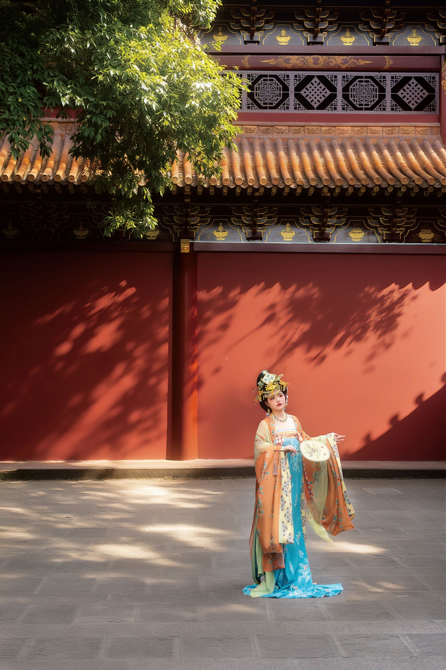 李倕