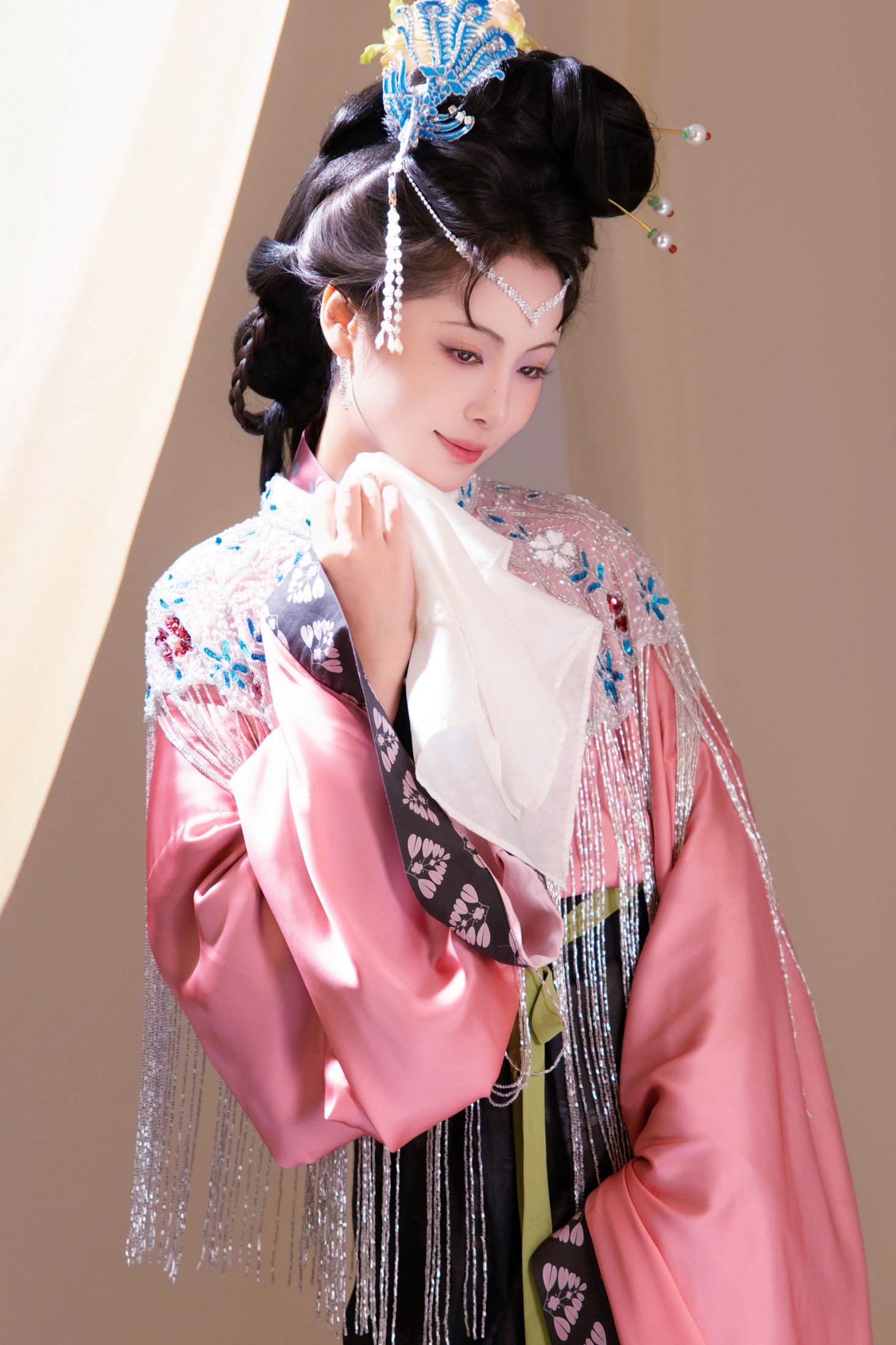 小师傅请开门，我们想借宝寺避避雨