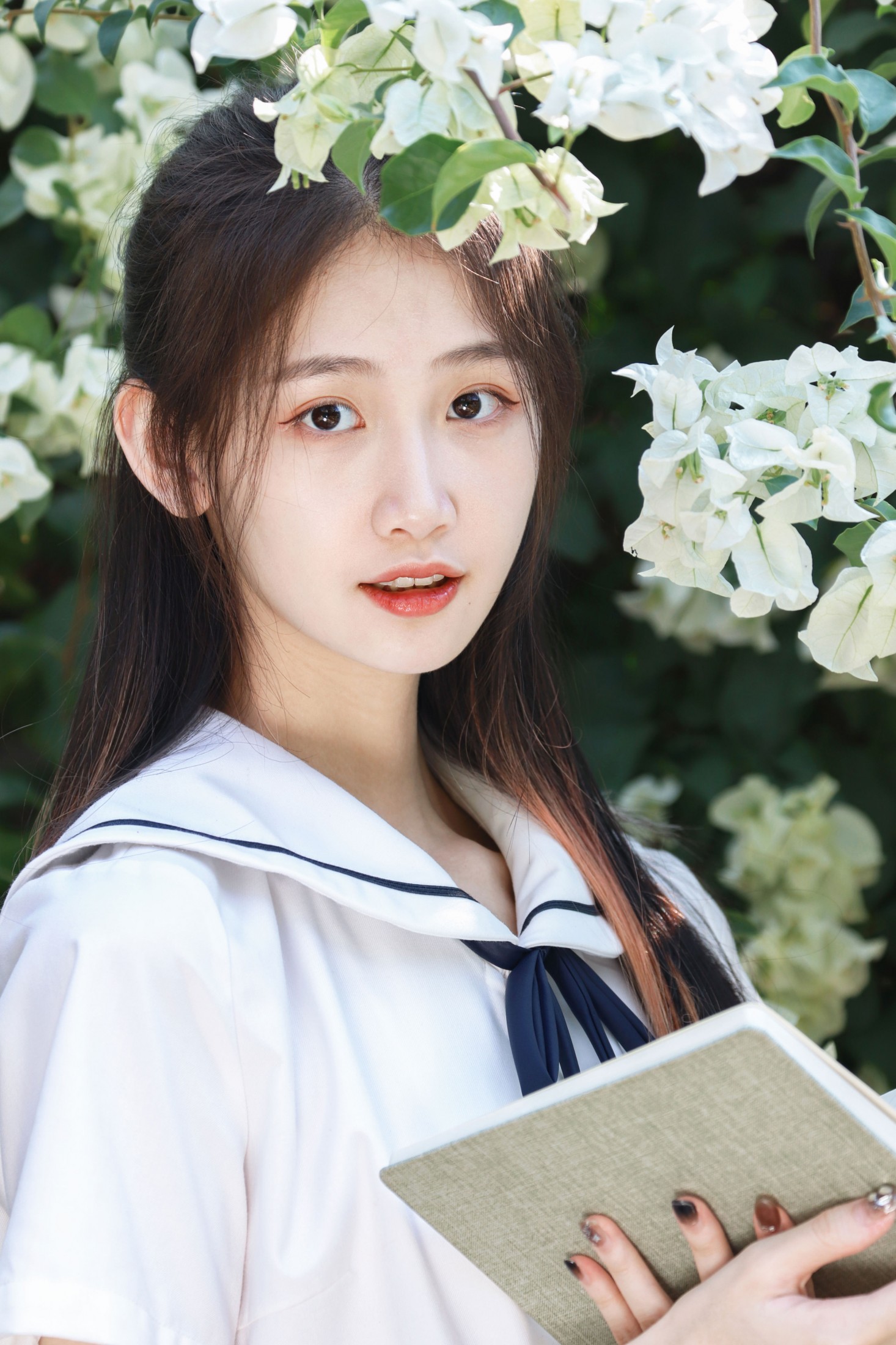 花里长出了少女