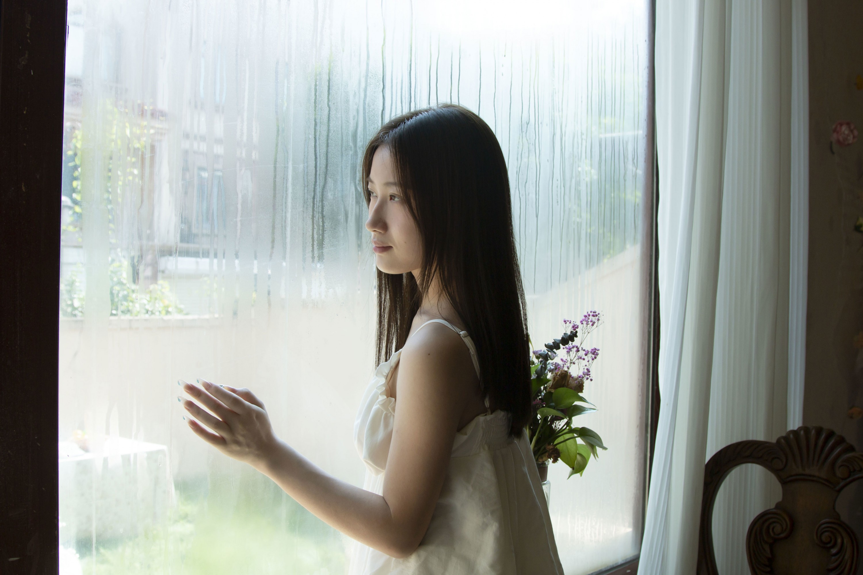 《窗边》[14P]