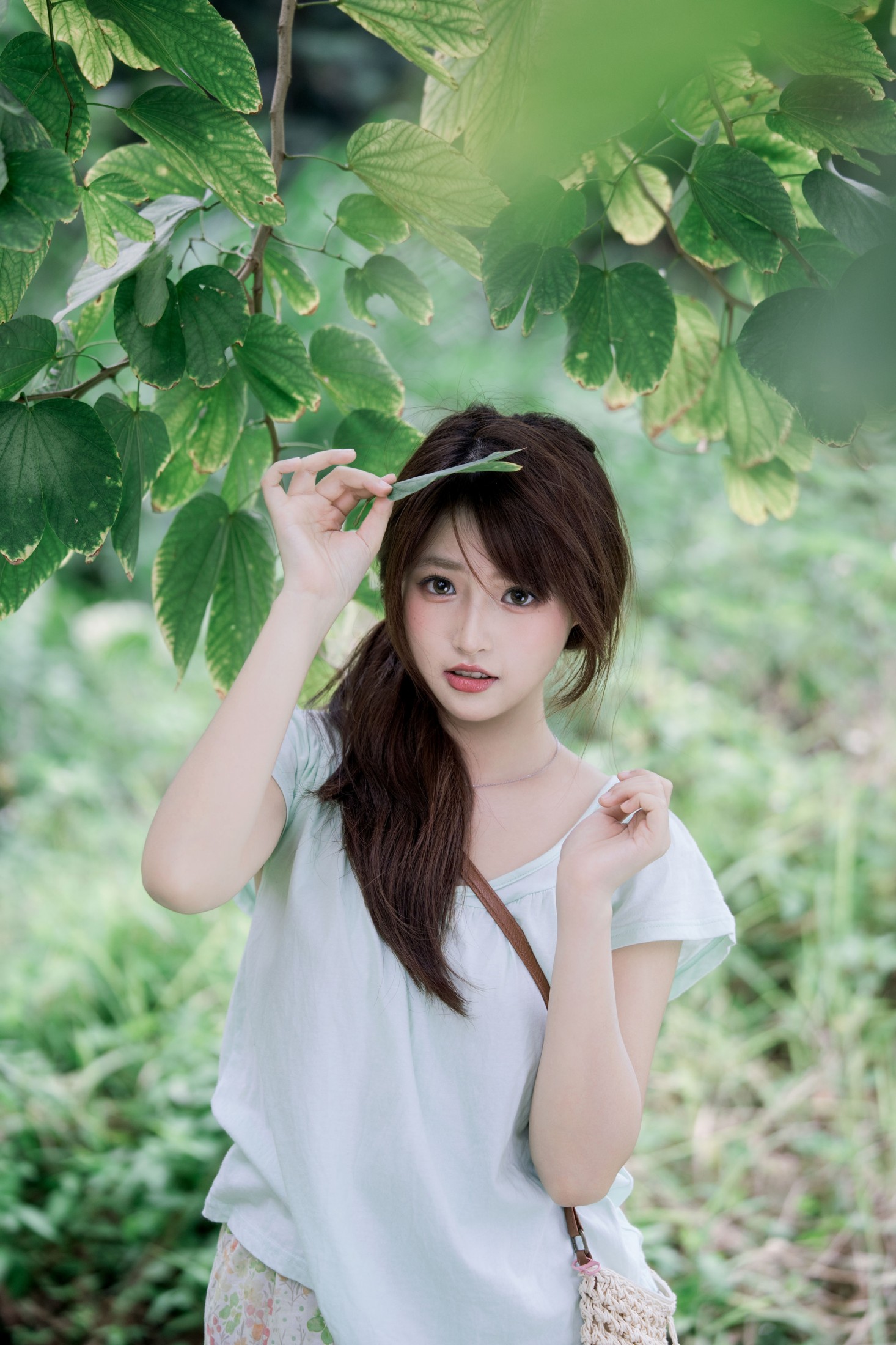甜甜很开心 – 《一组自带温柔滤镜的森系写真》[33P]
