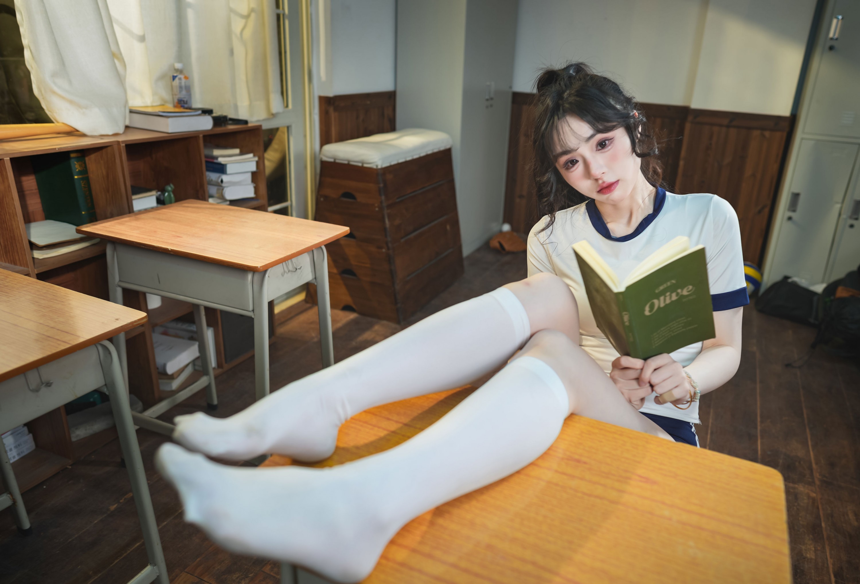 是糖醋小排骨呀 - 《青春不散场，教室里的体操服少女》[11P]
