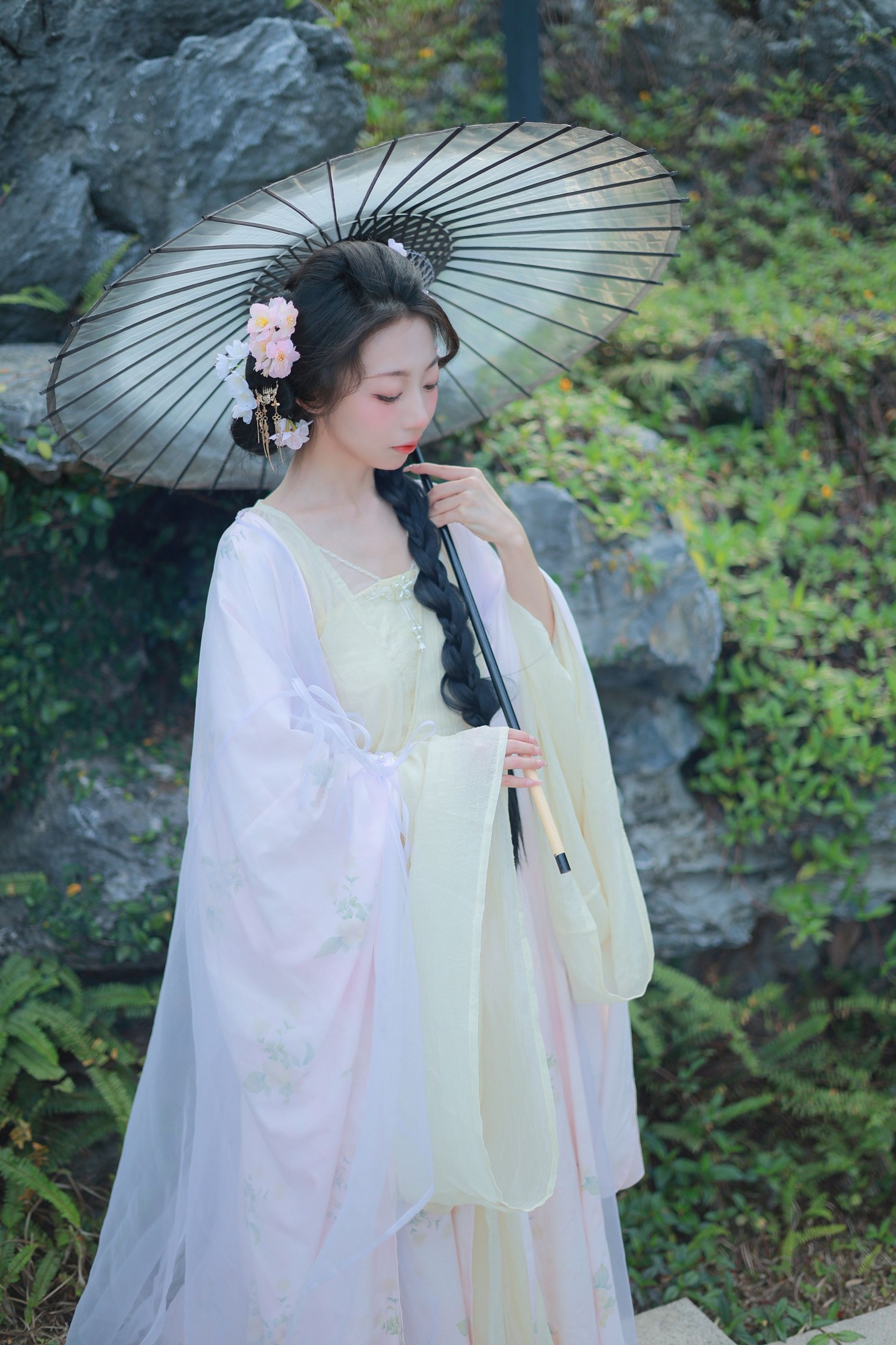 《素衣执伞》[13P]
