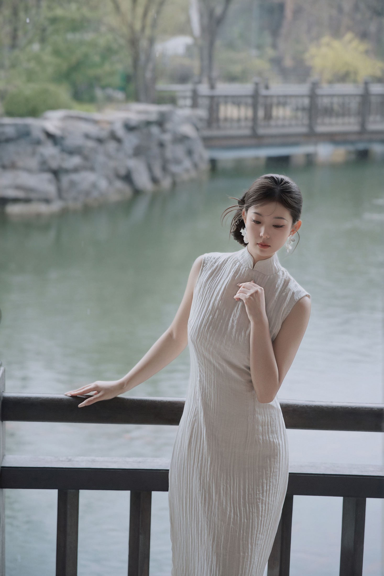 《雨天游园》[14P]
