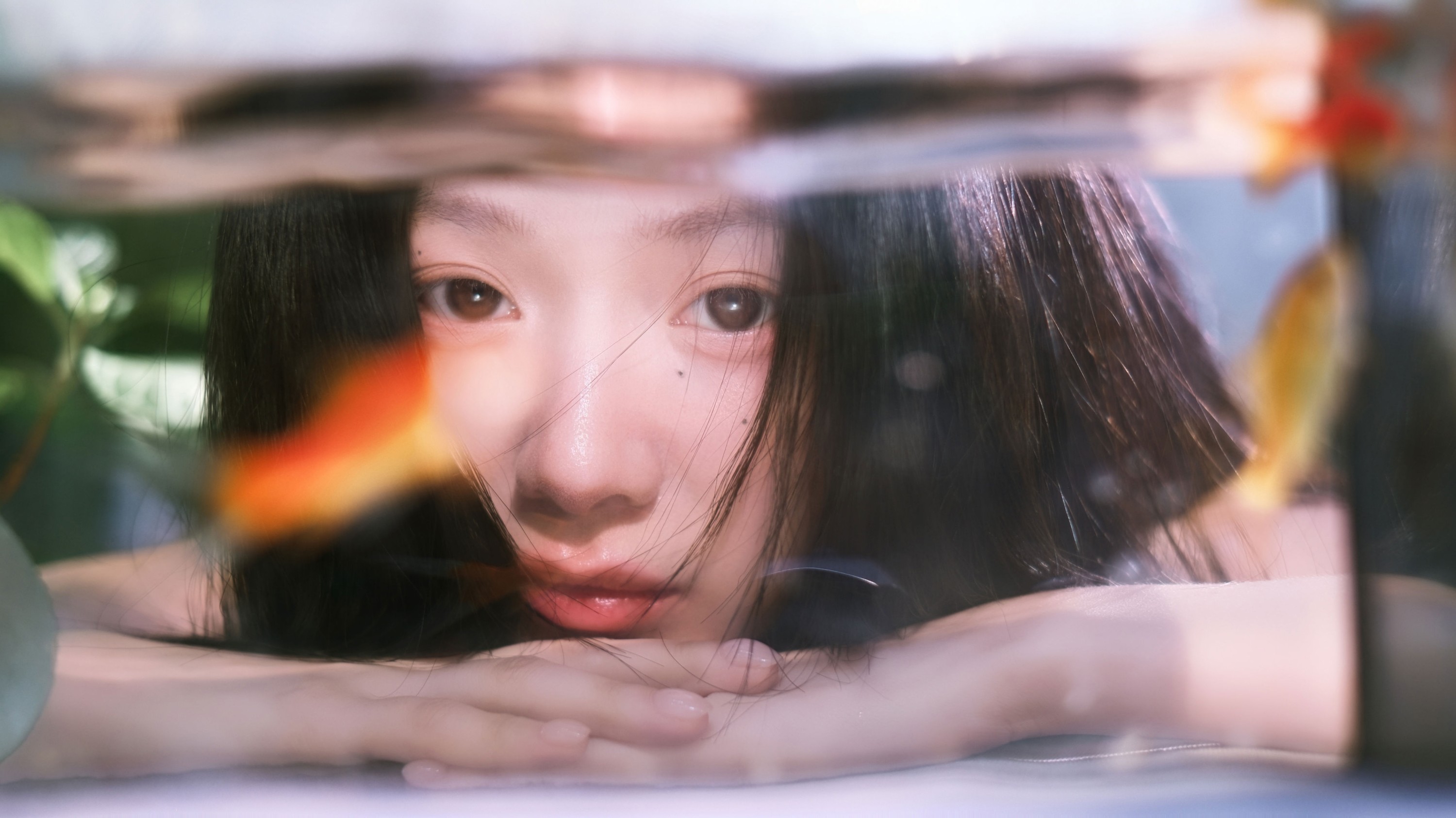 《温柔又破碎！室内纯欲写真》[17P]