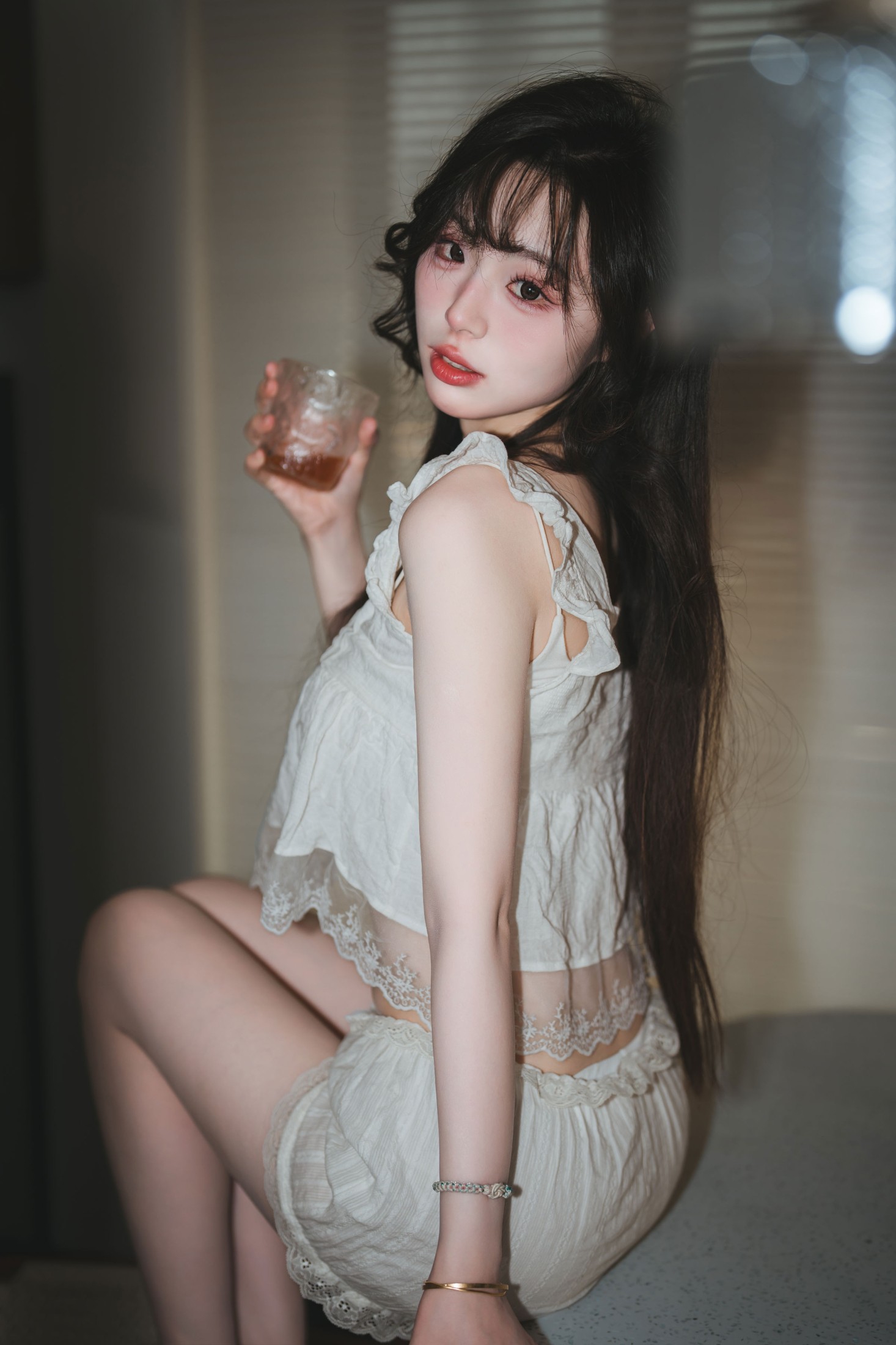 《纯欲背心居家拍照》[37P]