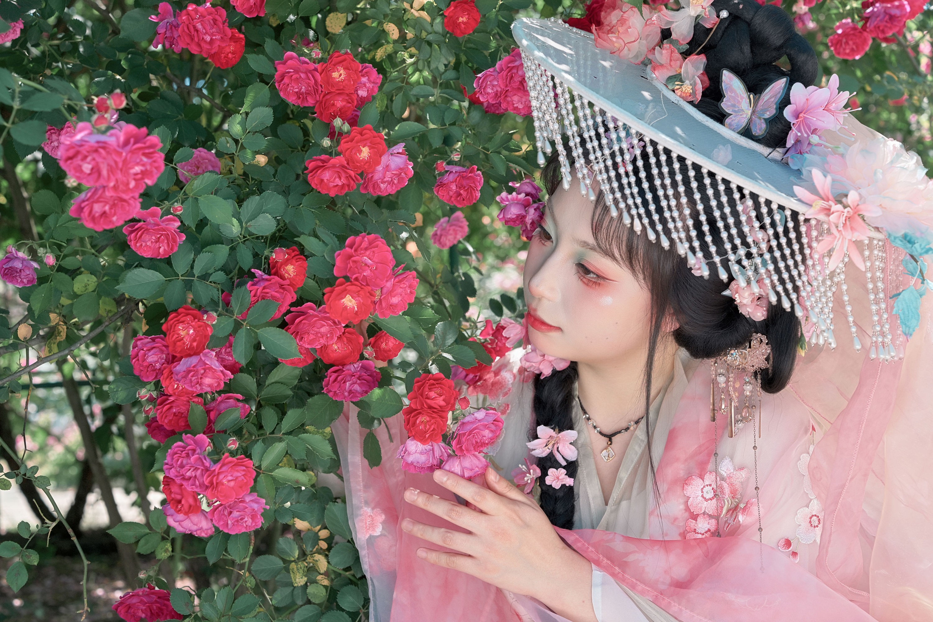《一头扎进蔷薇花里》[21P]