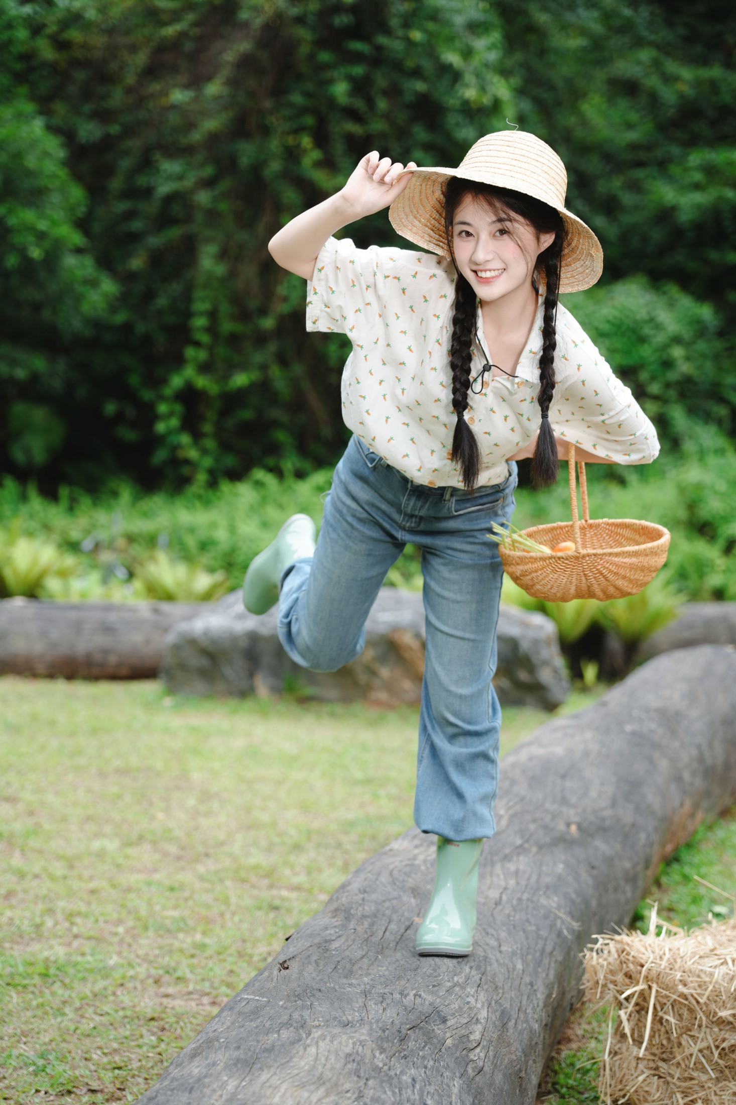 《牧场中的可爱女孩》[12P]