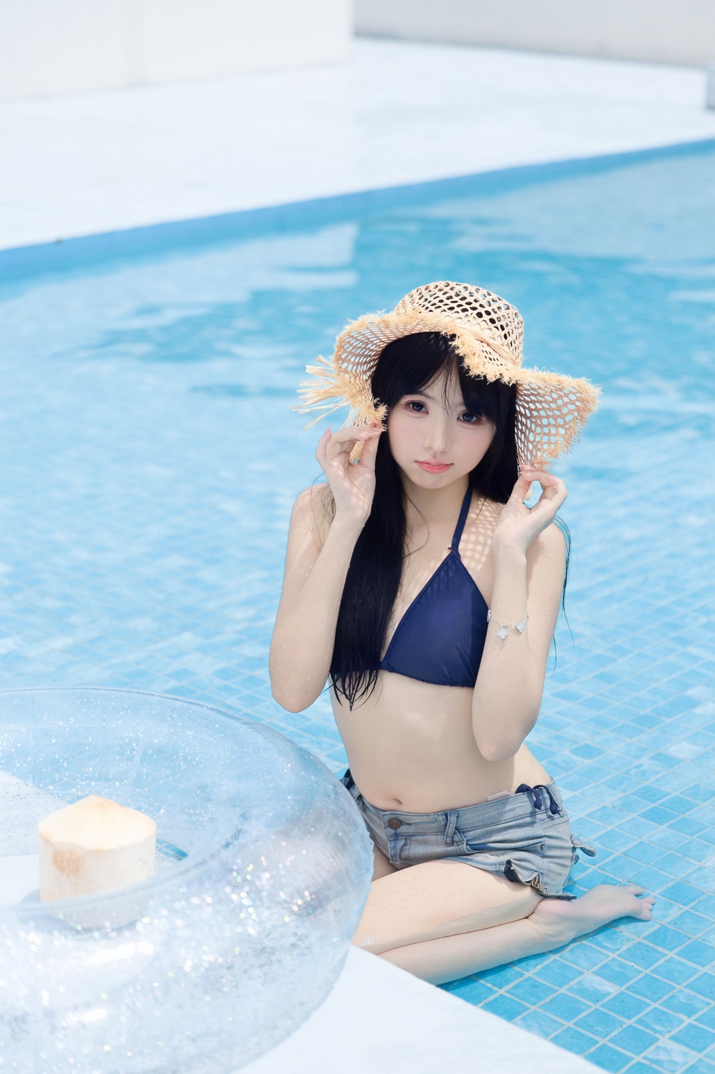 《夏天的快乐，是泳池、椰子和草帽给的》[17P]