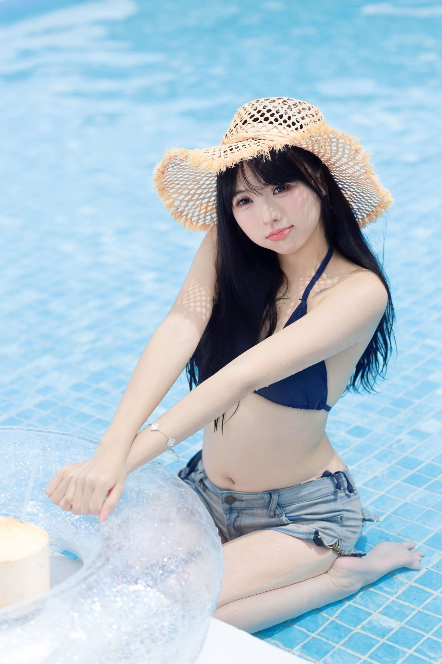 《夏天的快乐，是泳池、椰子和草帽给的》[17P]
