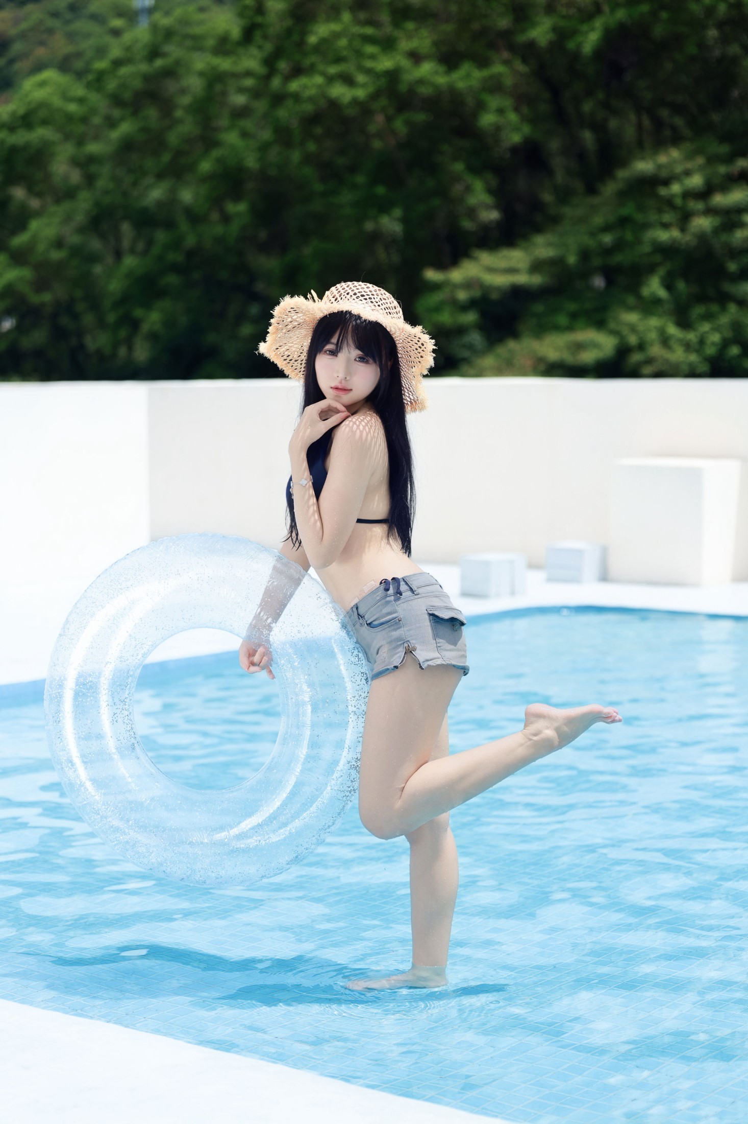 《夏天的快乐，是泳池、椰子和草帽给的》[17P]