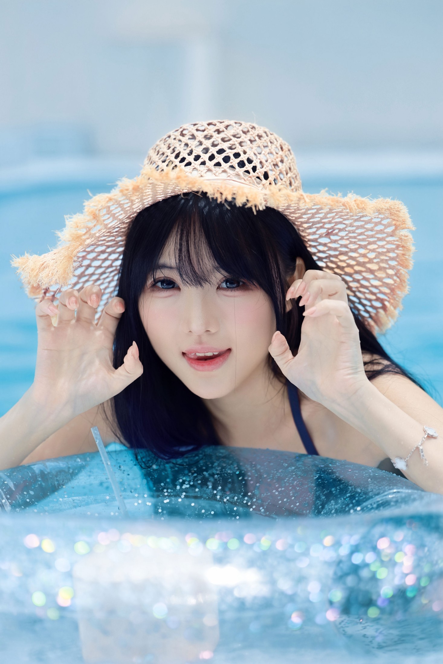《夏天的快乐，是泳池、椰子和草帽给的》[17P]