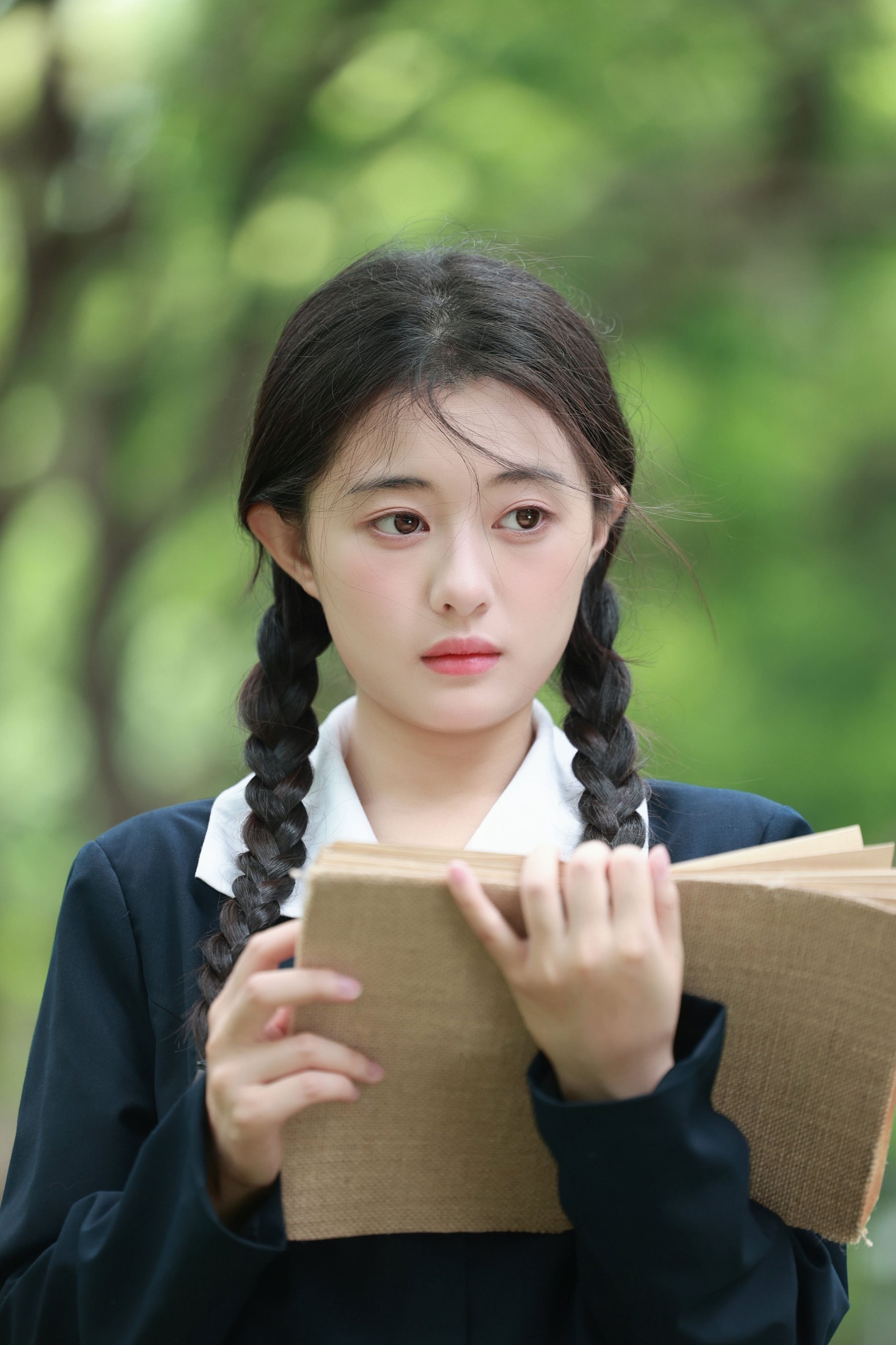 《风里的旧书页是少女的心事》[19P]