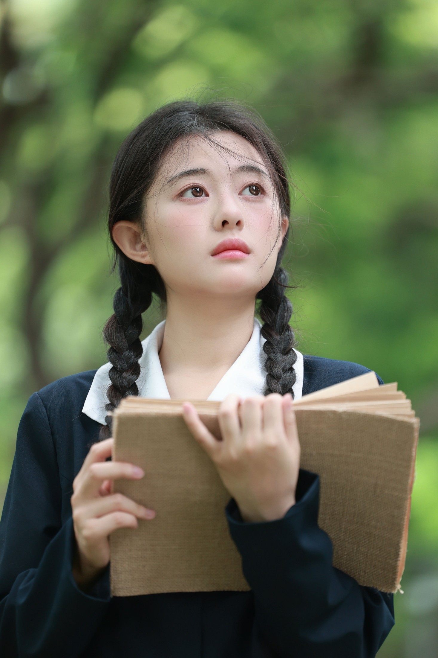 《风里的旧书页是少女的心事》[19P]