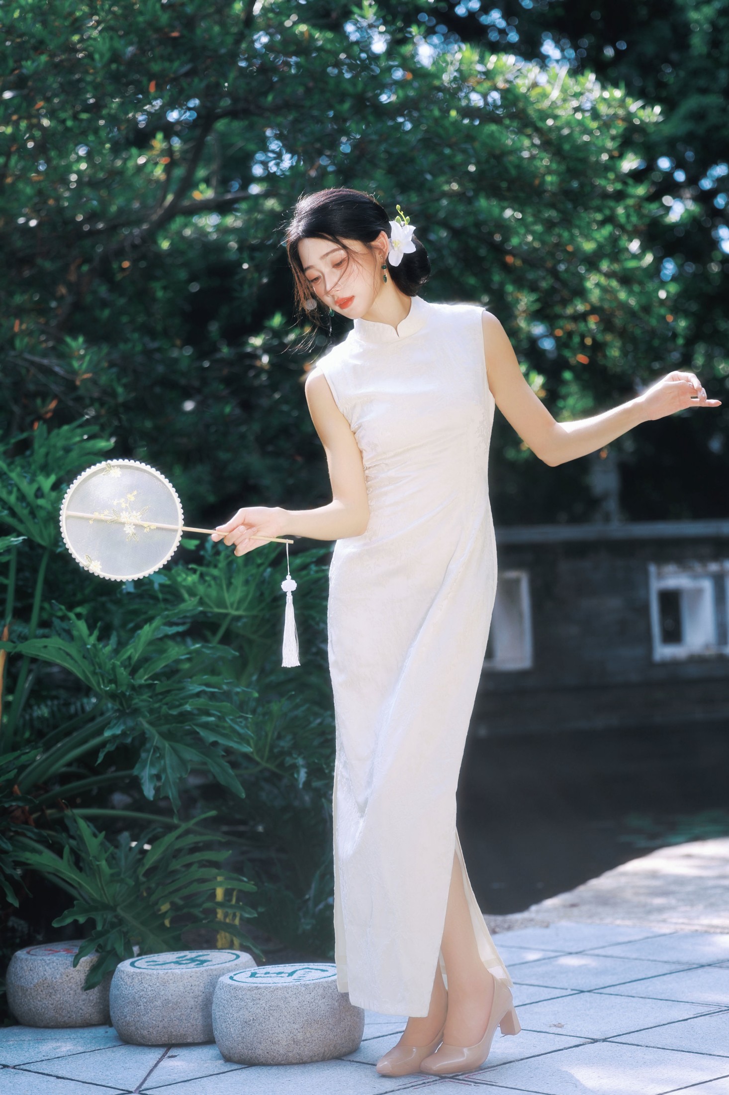 《被问爆的新中式｜白旗袍园林写真》[27P]