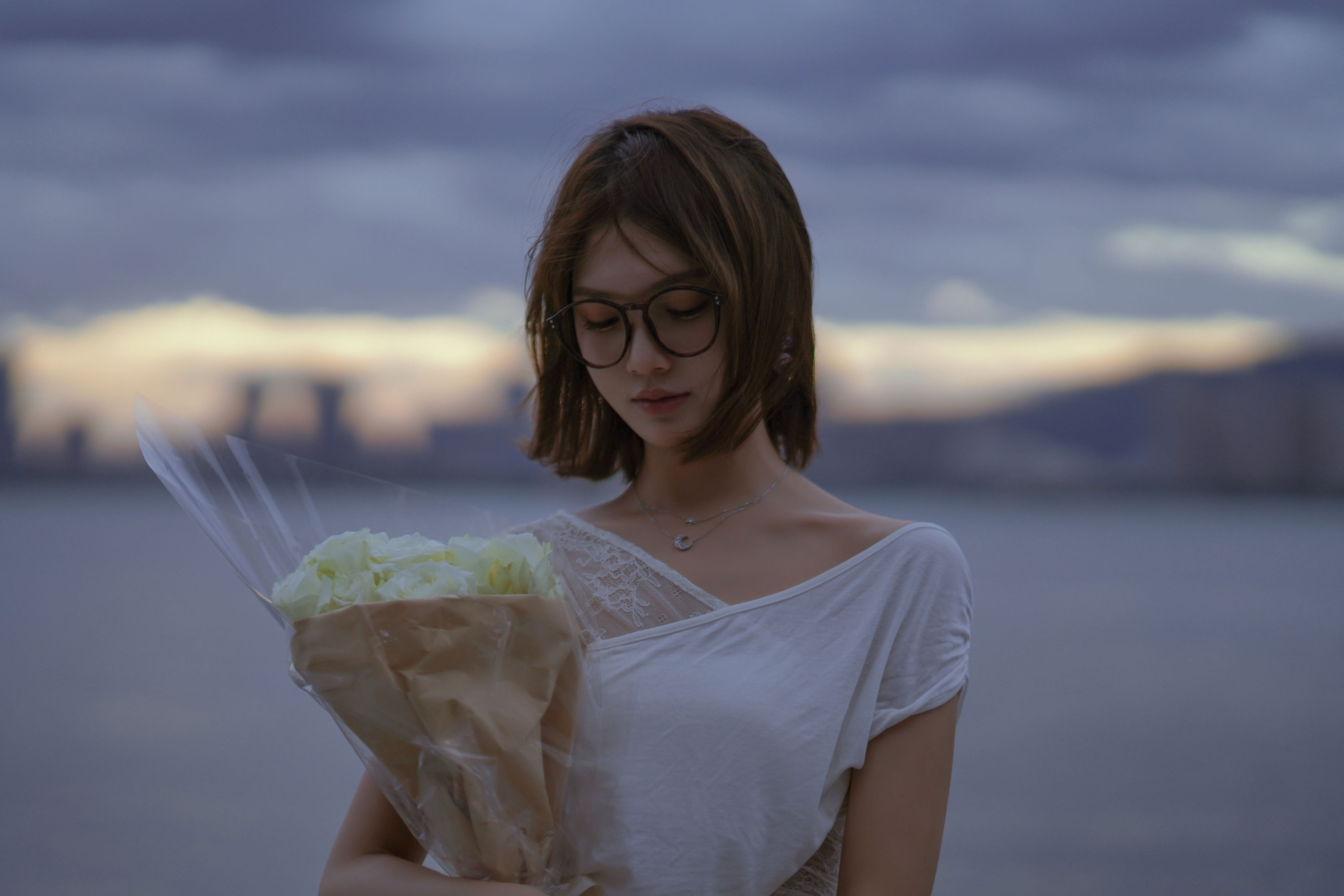 《书里总爱写到喜出望外的傍晚》[22P]