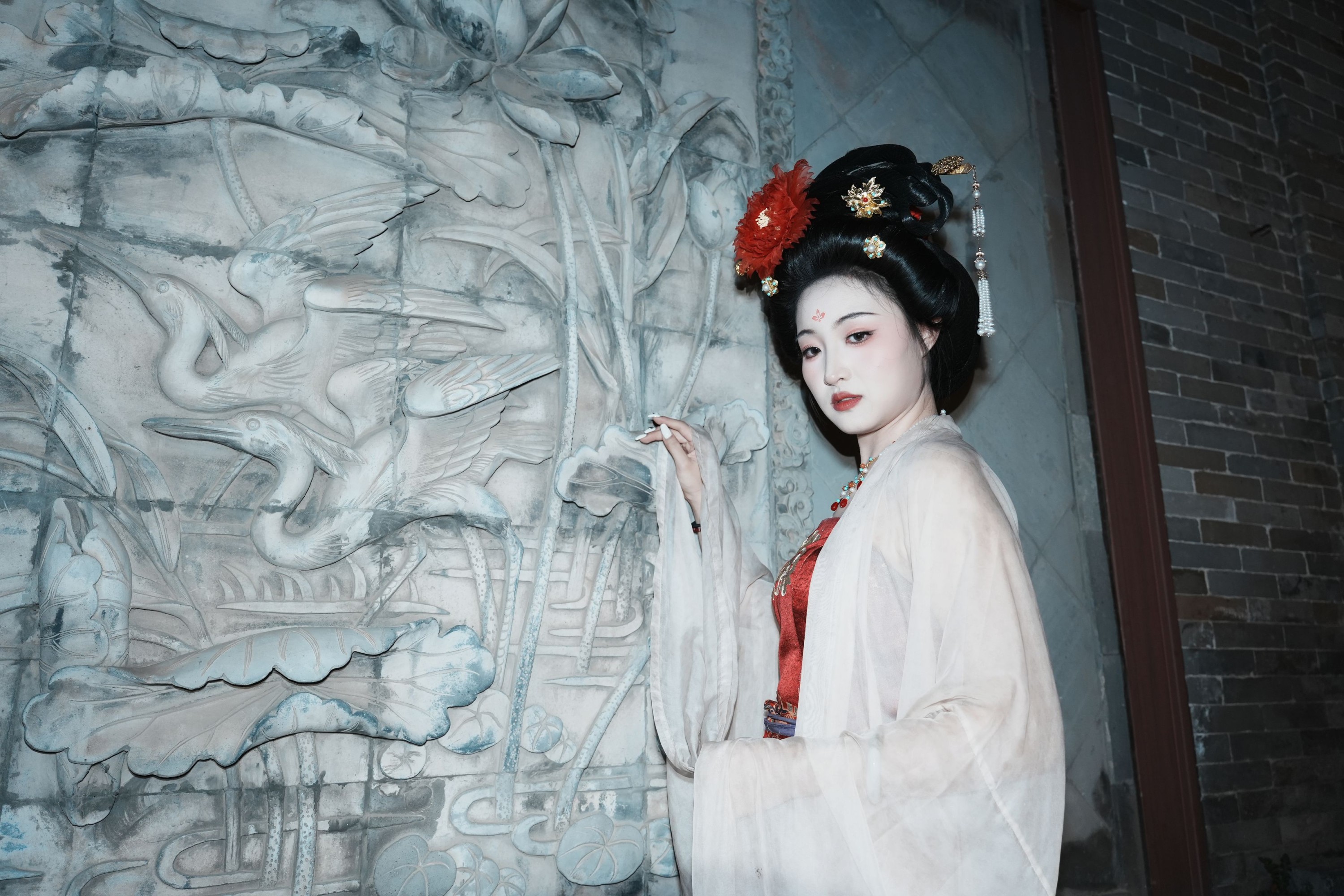 《芙蓉不及美人妆，水殿风来珠翠香》[14P]