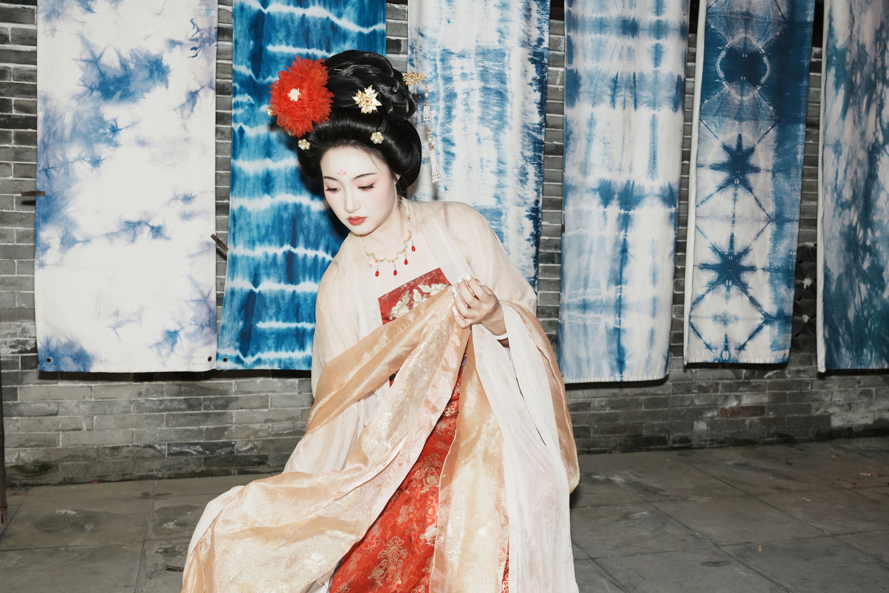 《芙蓉不及美人妆，水殿风来珠翠香》[14P]