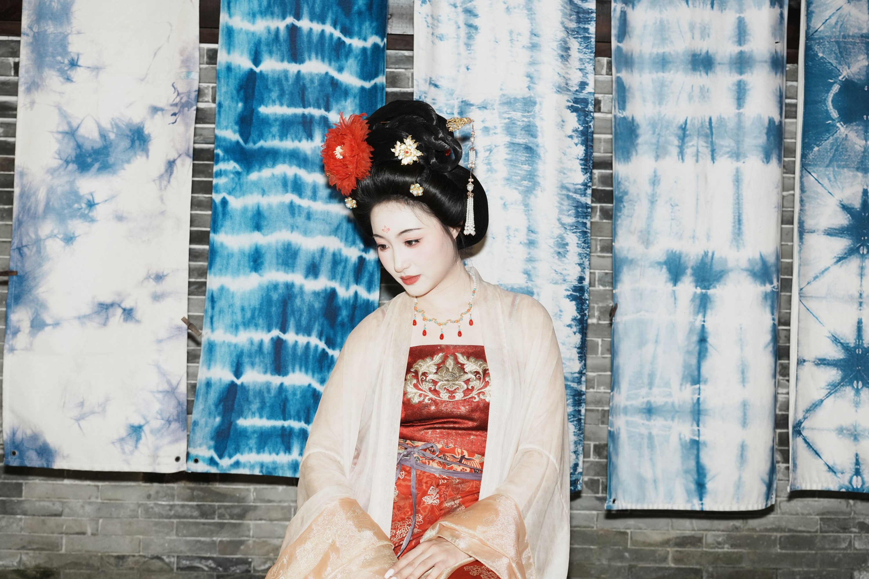 《芙蓉不及美人妆，水殿风来珠翠香》[14P]