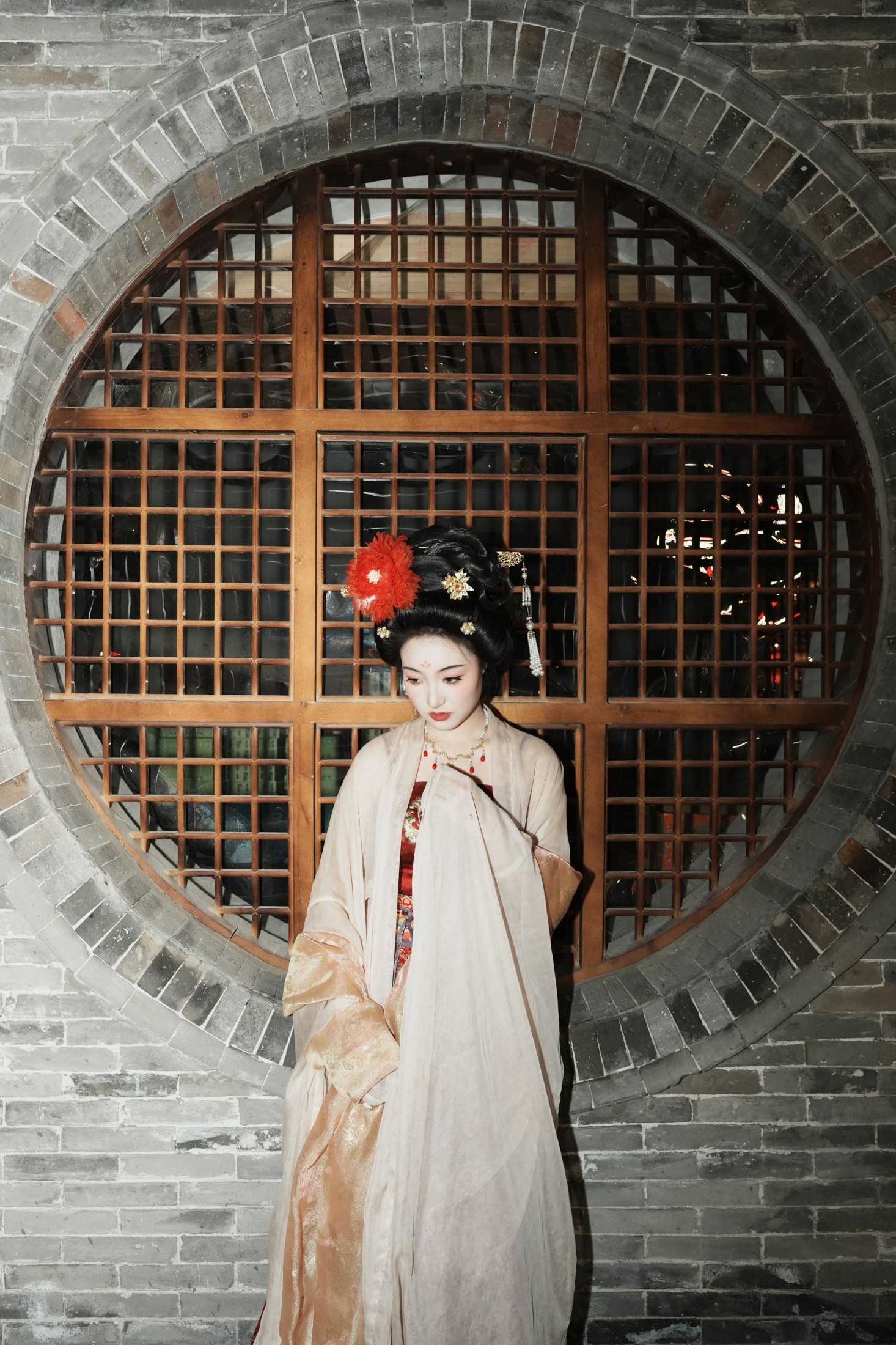 《芙蓉不及美人妆，水殿风来珠翠香》[14P]