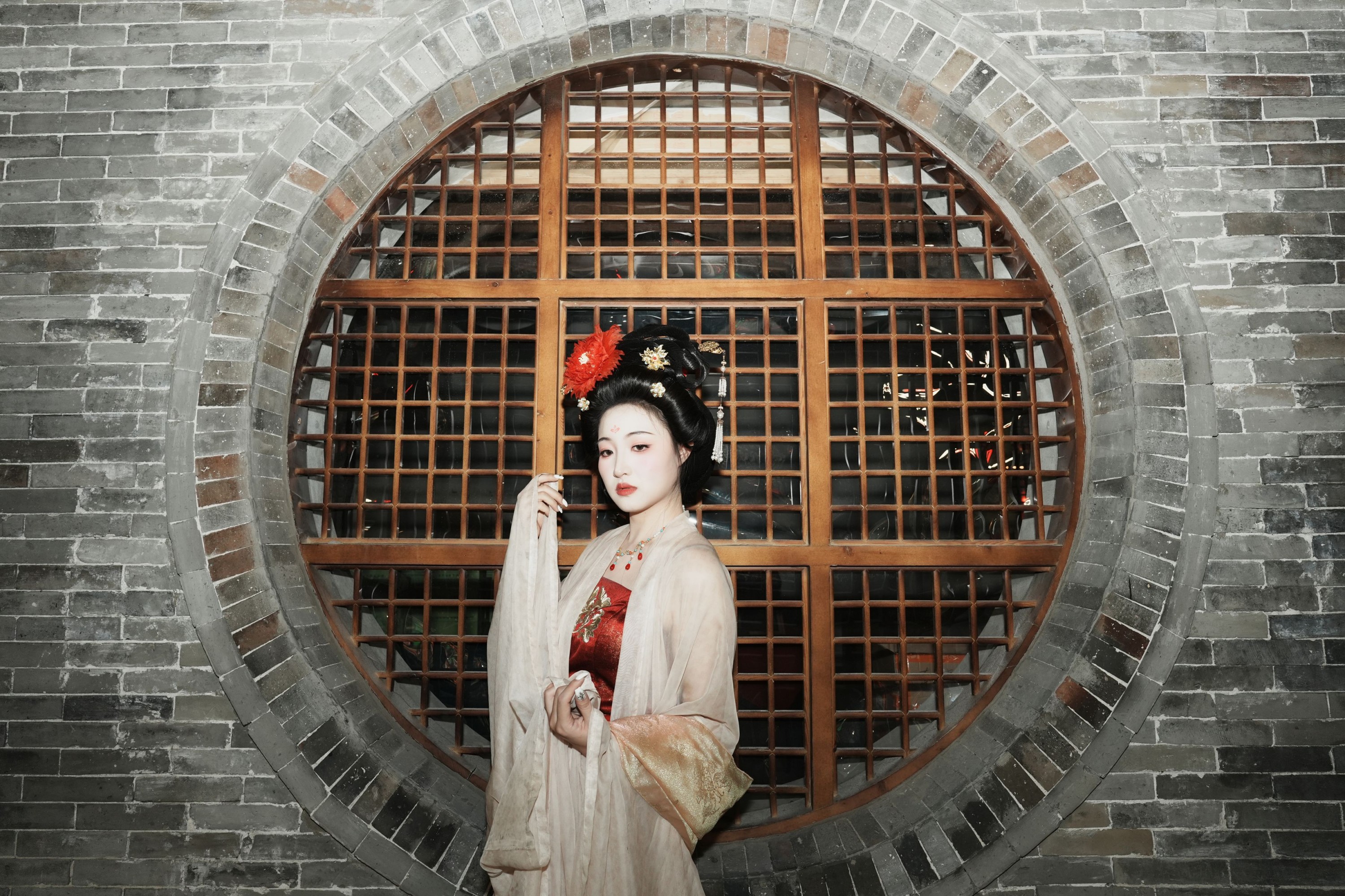 《芙蓉不及美人妆，水殿风来珠翠香》[14P]